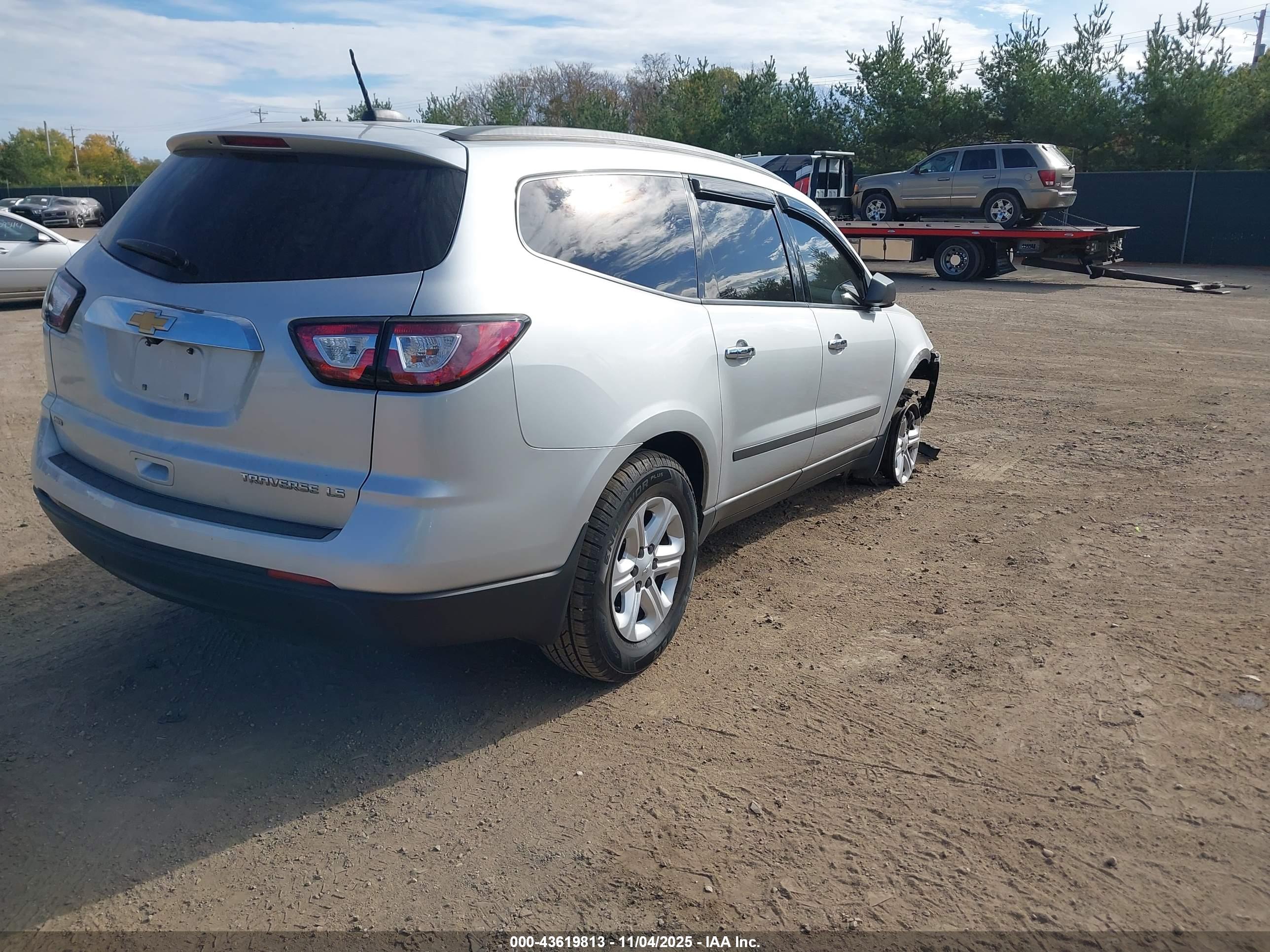 CHEVROLET TRAVERSE image 4