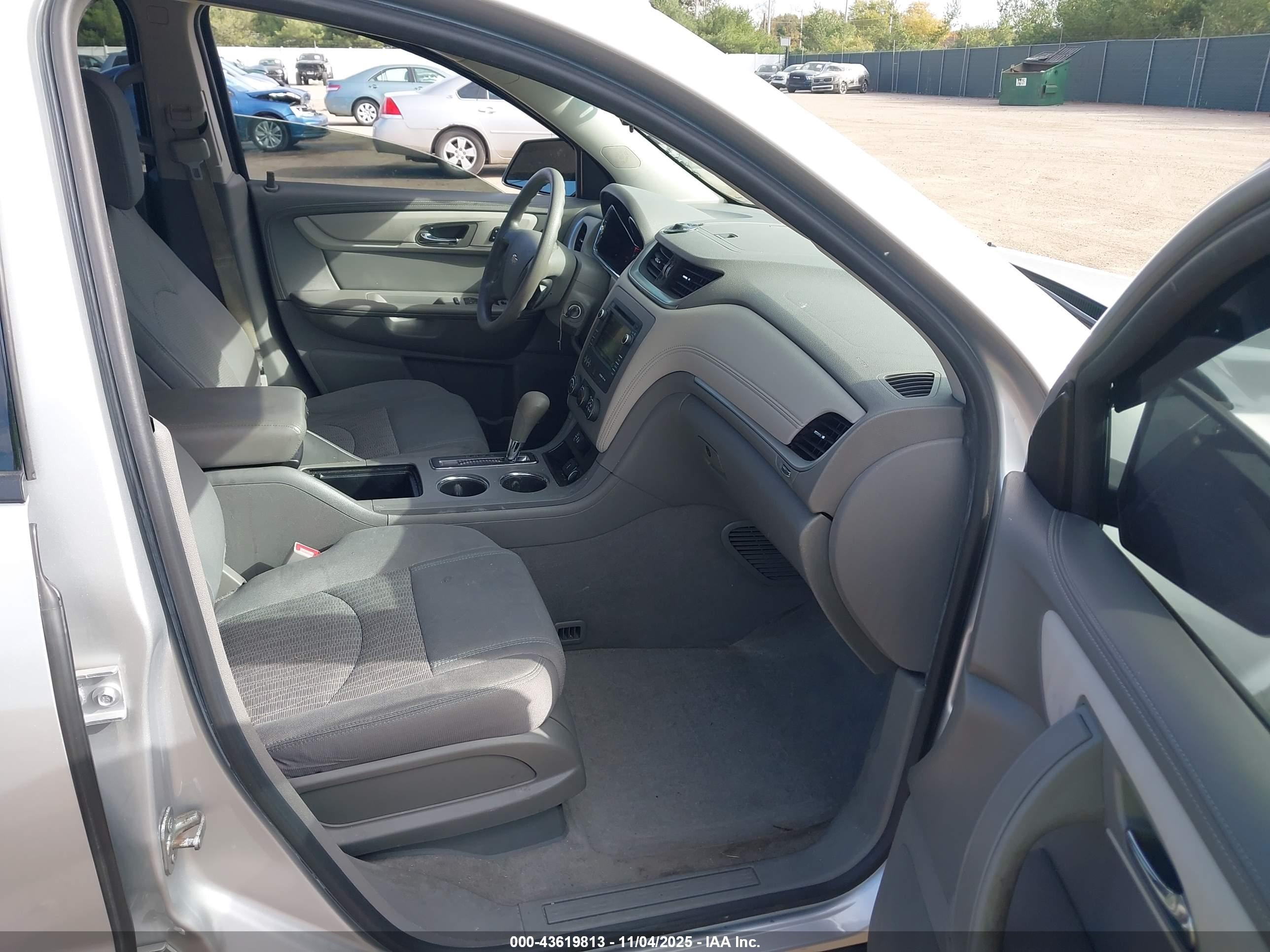 CHEVROLET TRAVERSE image 5