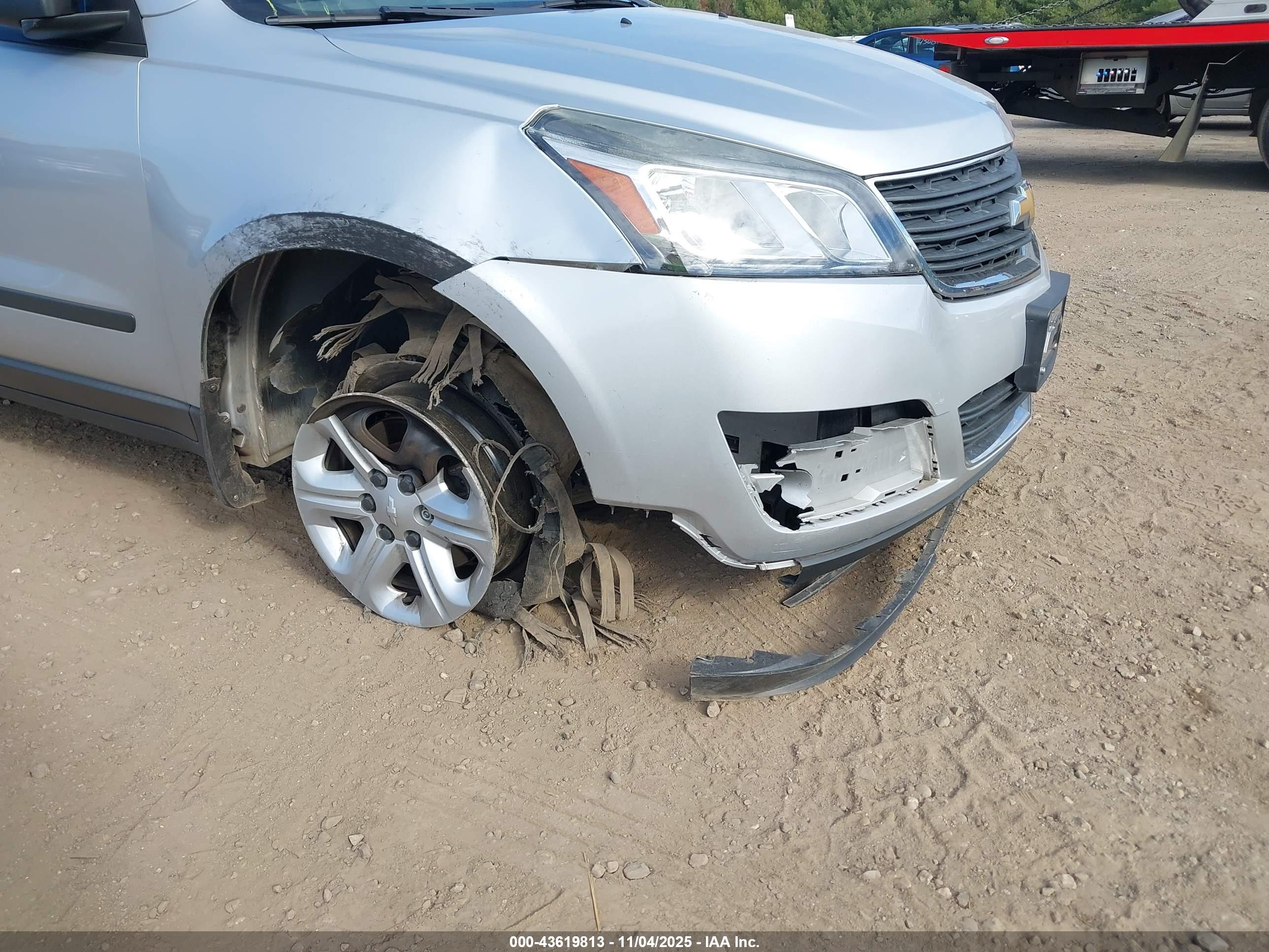 CHEVROLET TRAVERSE image 6