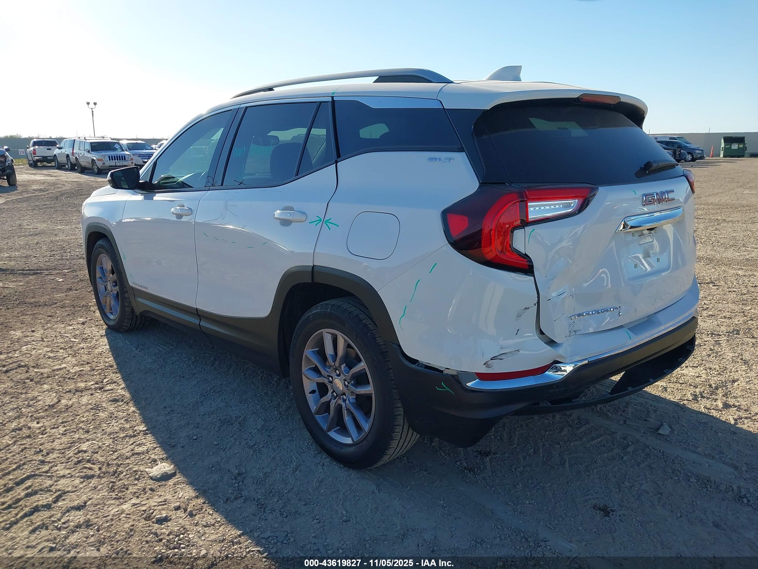 GMC TERRAIN image 3