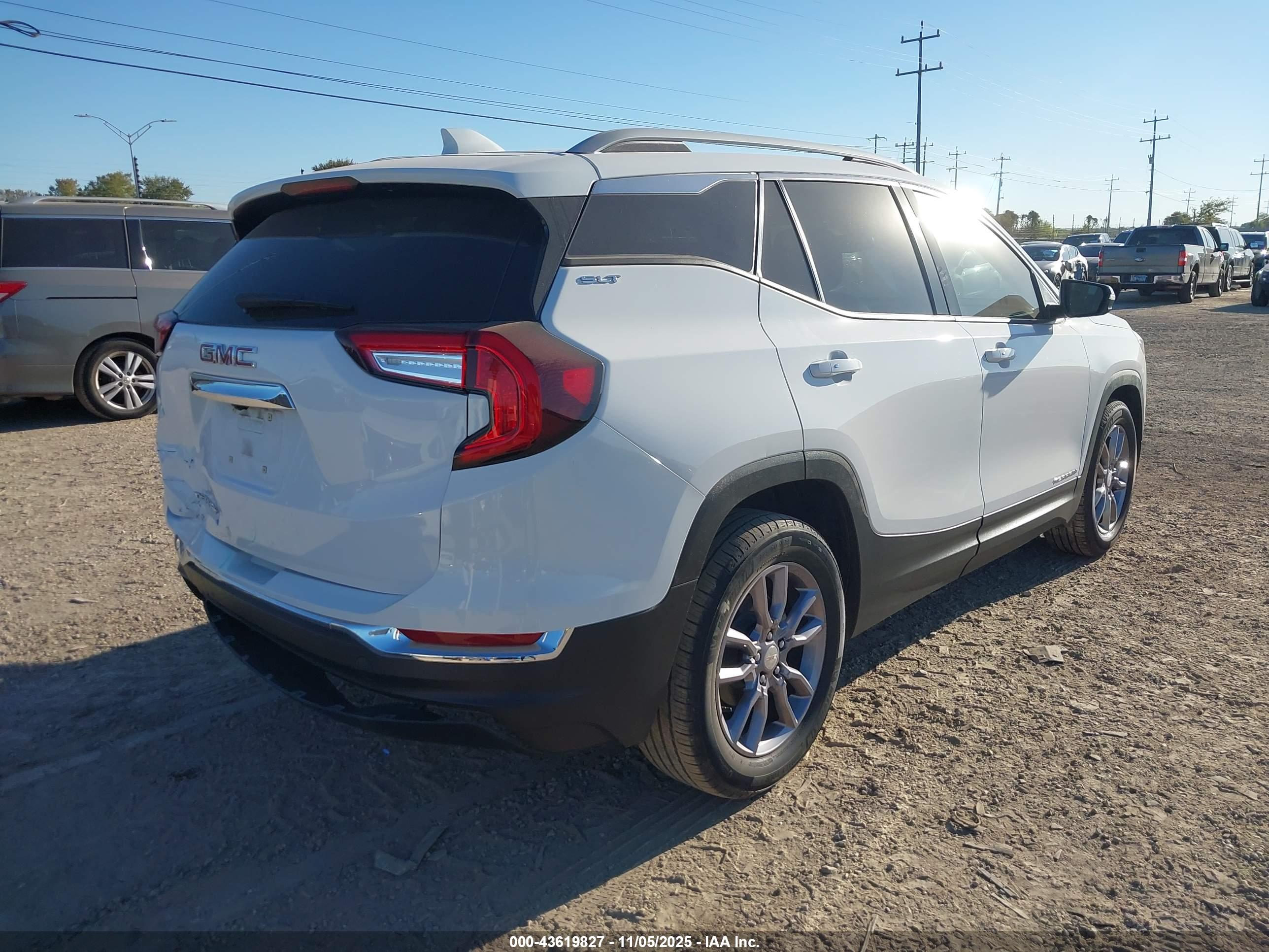 GMC TERRAIN image 4