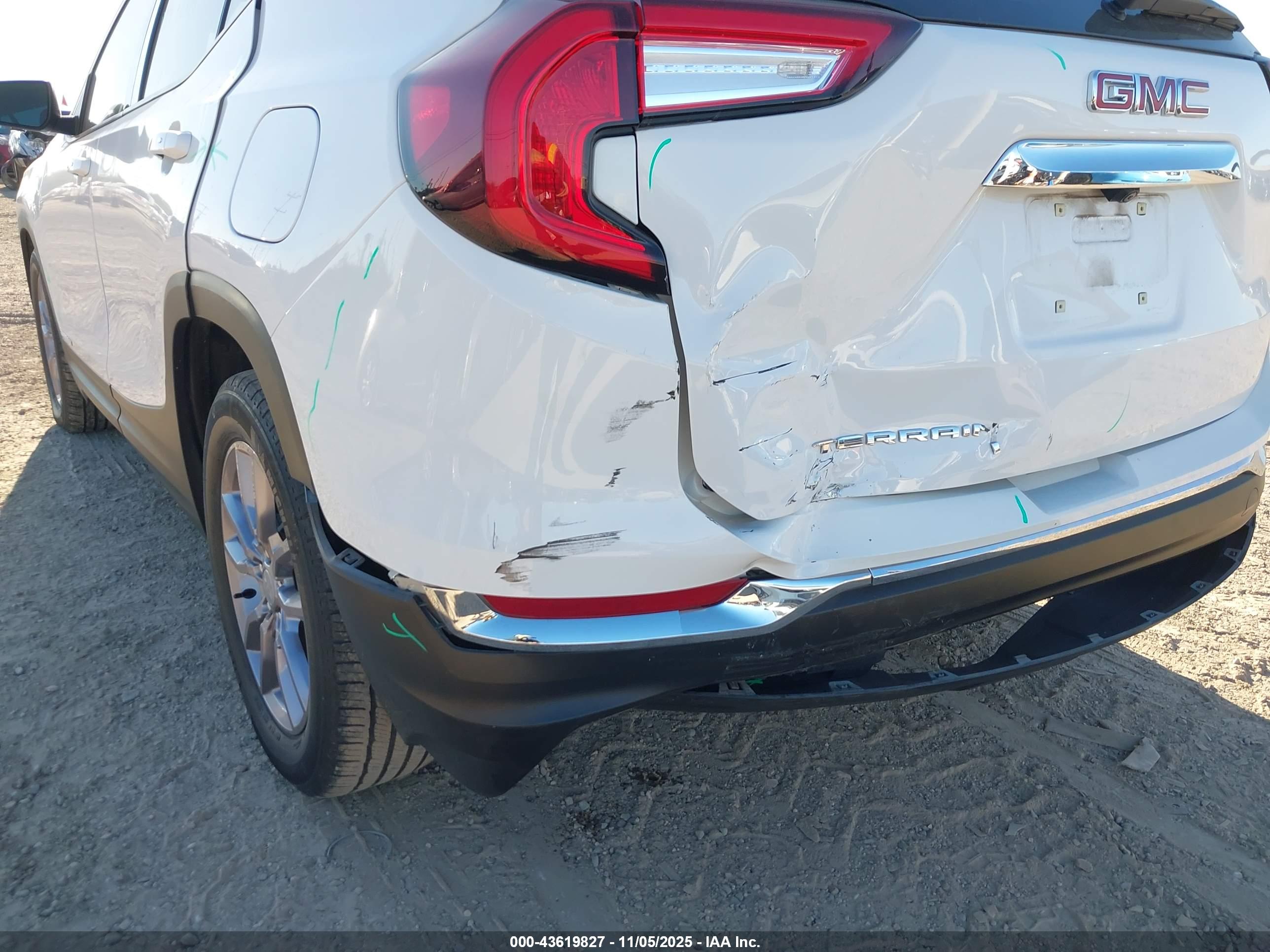 GMC TERRAIN image 6
