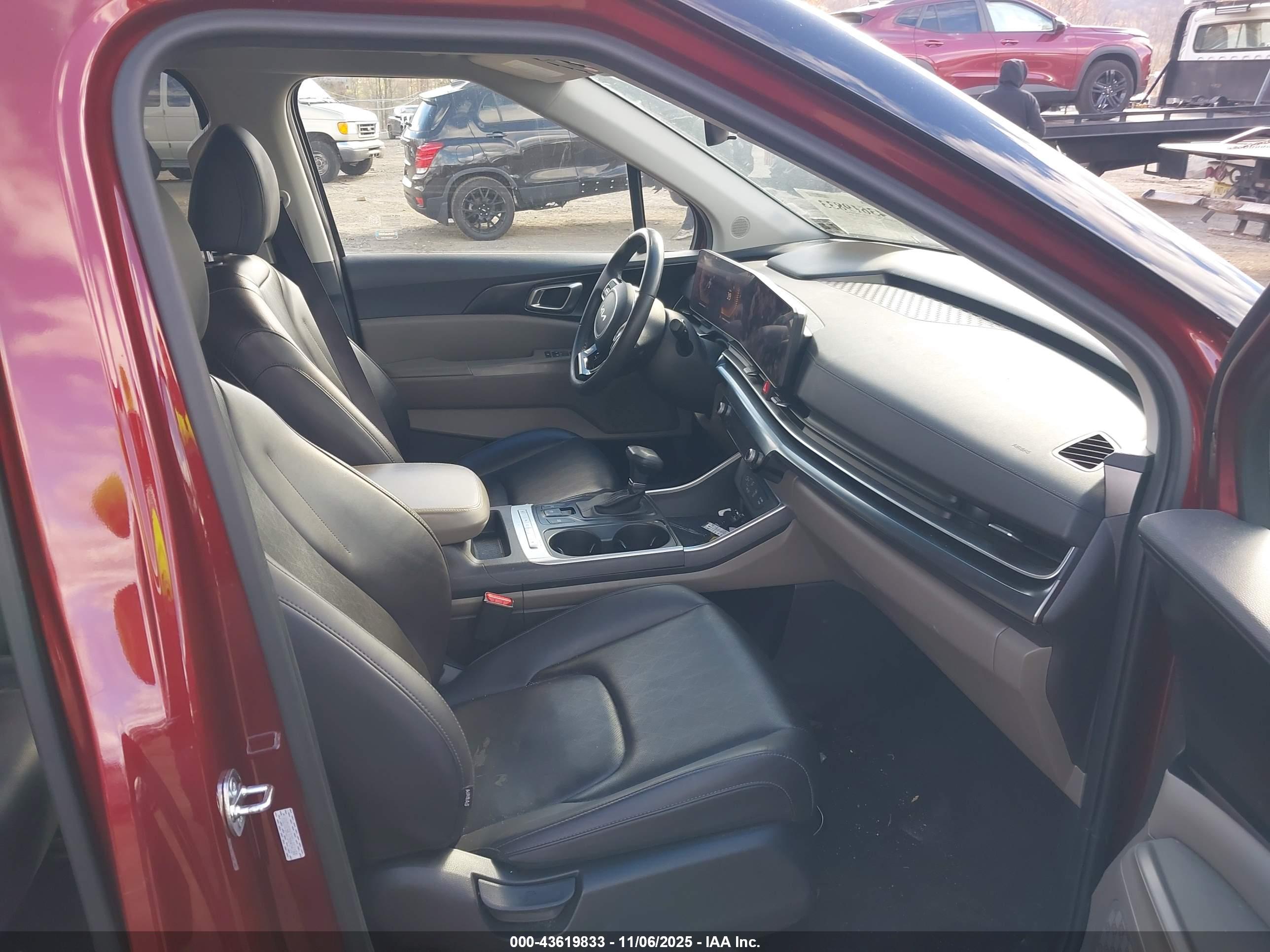 KIA CARNIVAL image 5