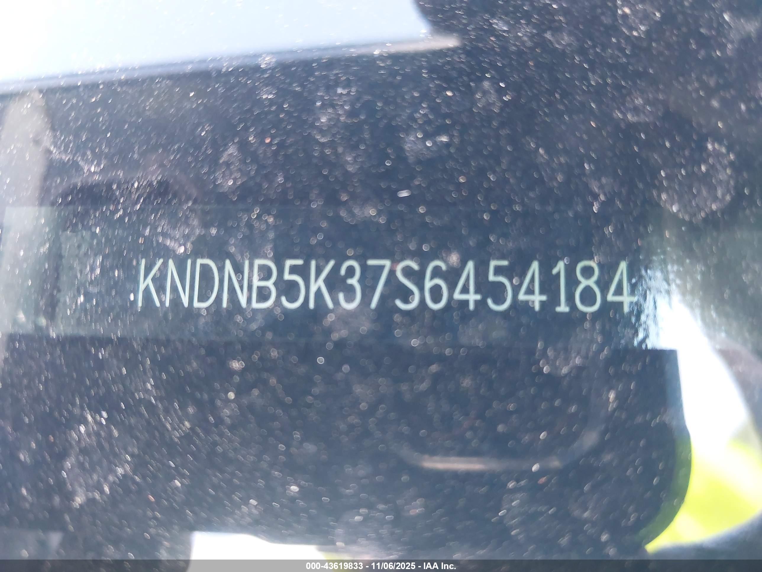 KIA CARNIVAL image 9
