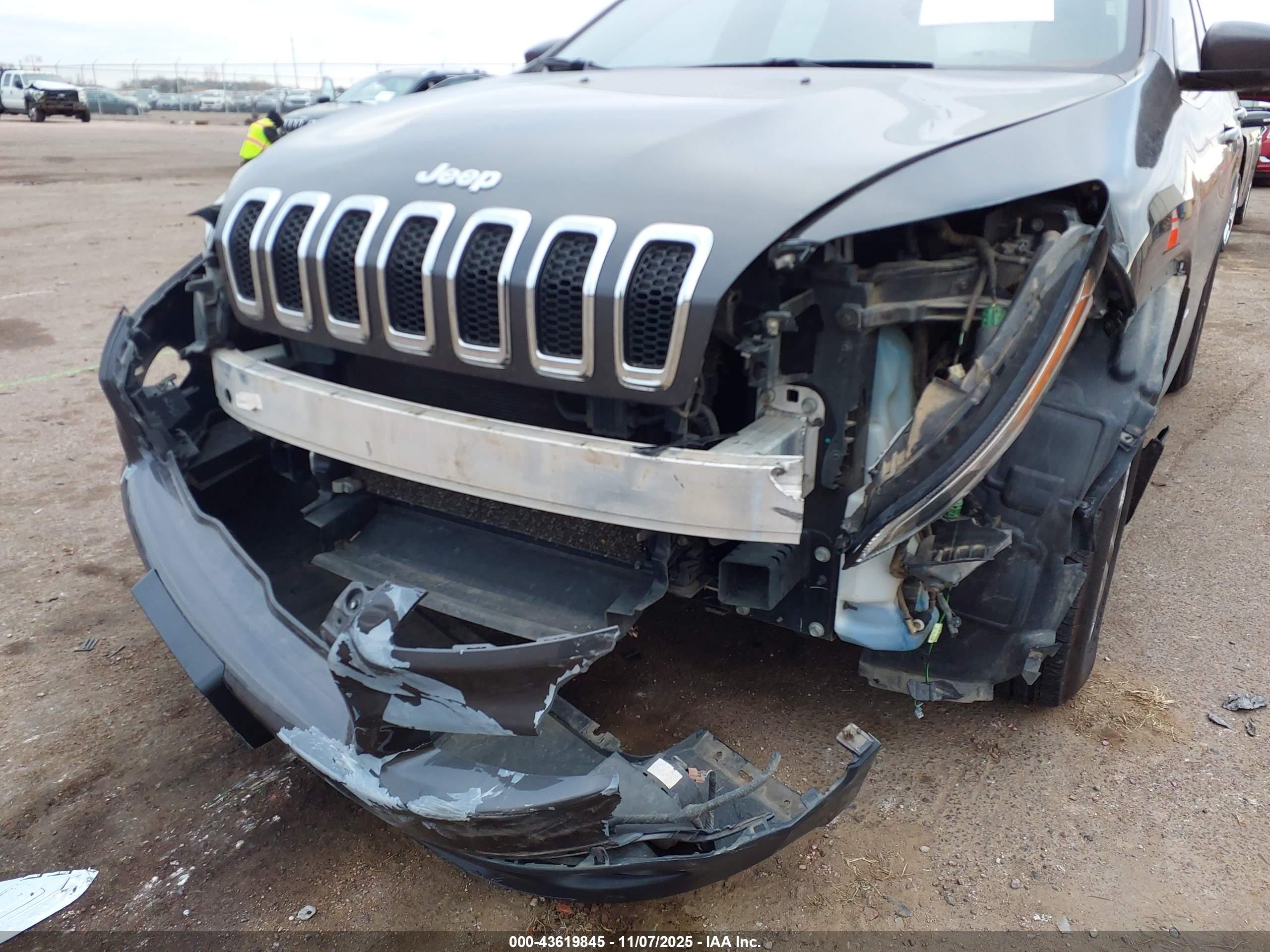 JEEP CHEROKEE image 6