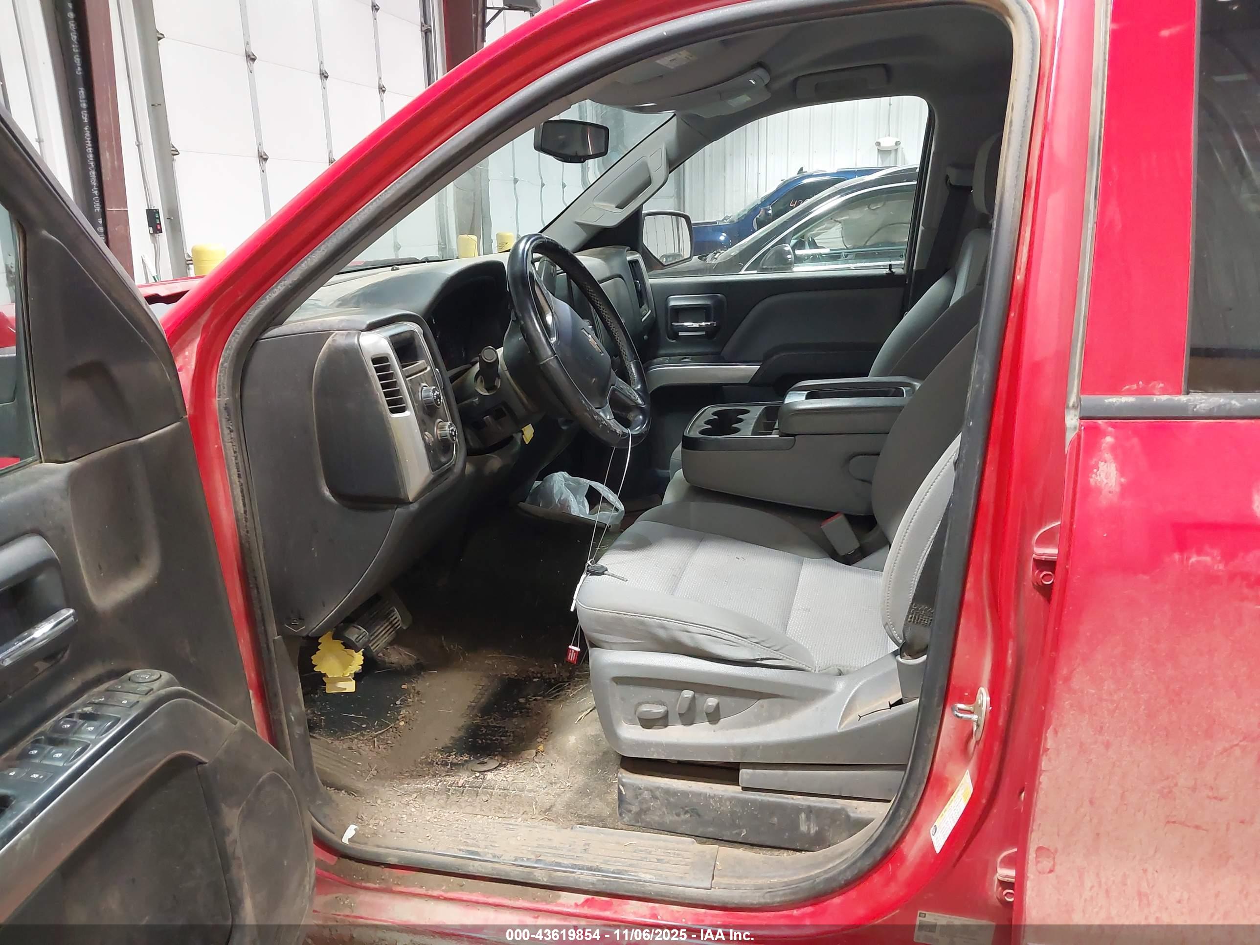 CHEVROLET SILVERADO image 5