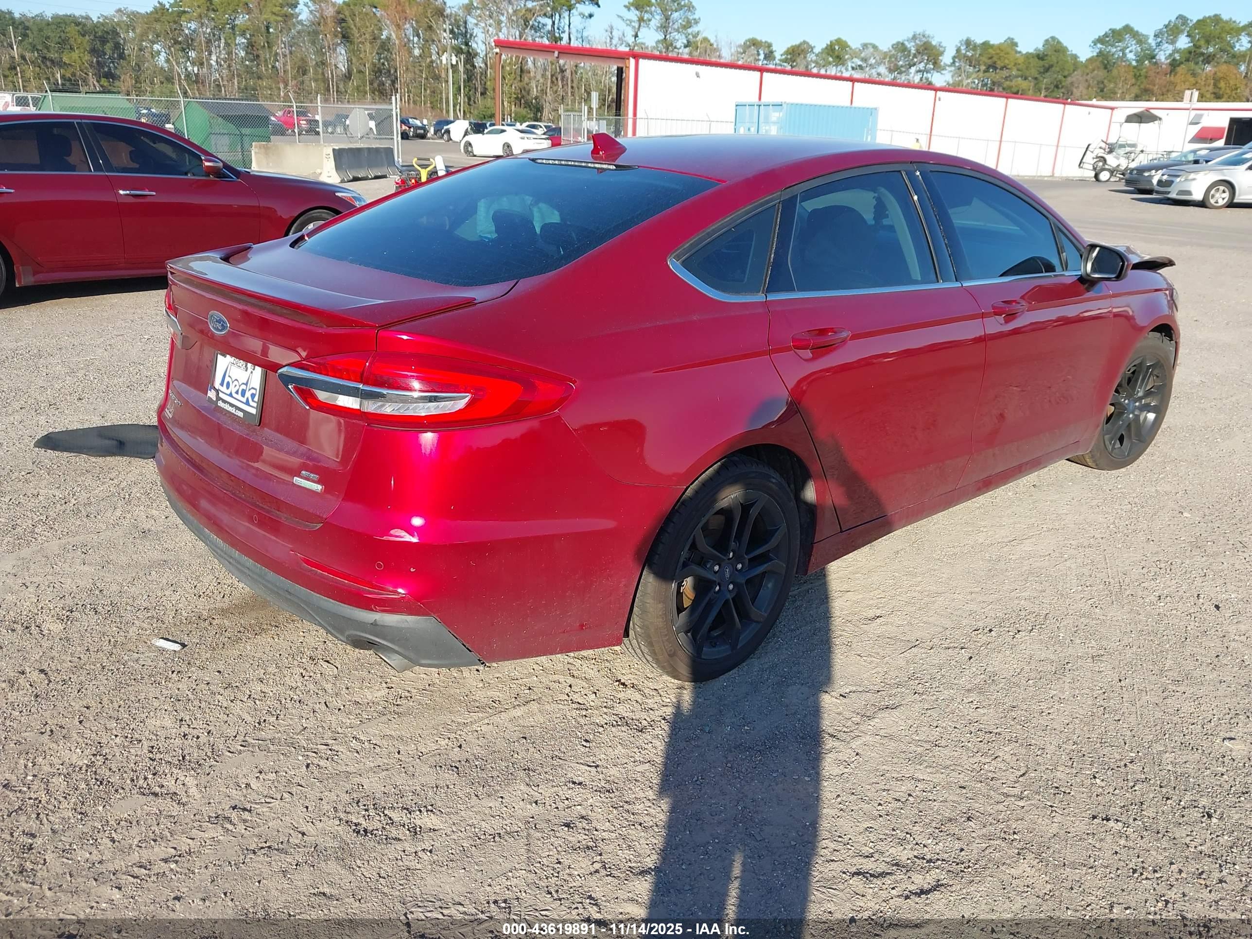 FORD FUSION image 4