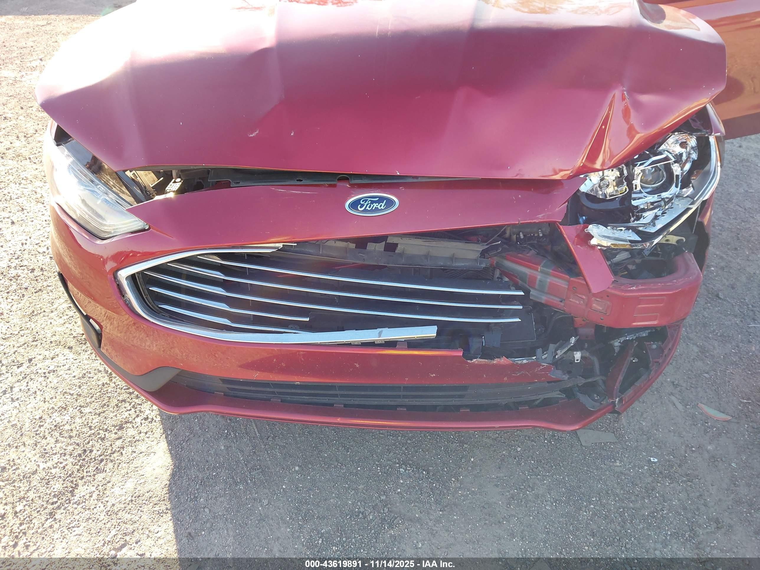 FORD FUSION image 6