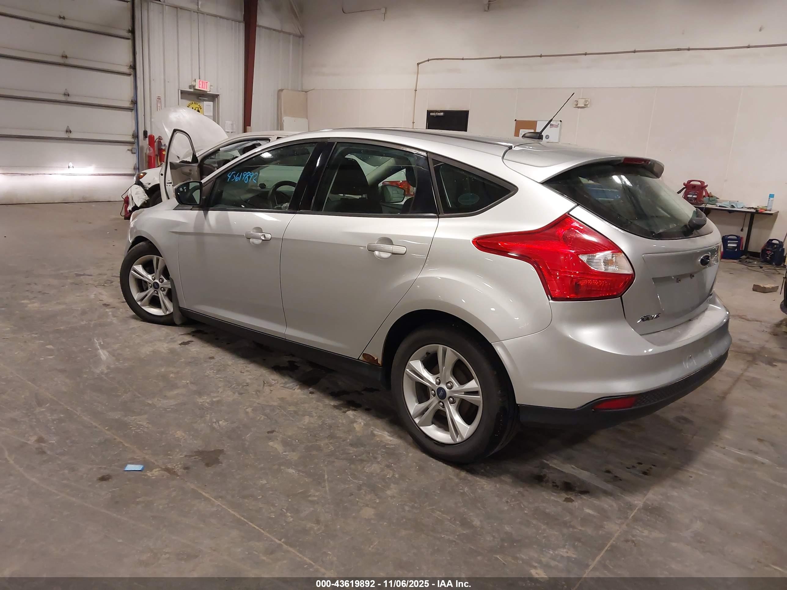 FORD FOCUS image 3