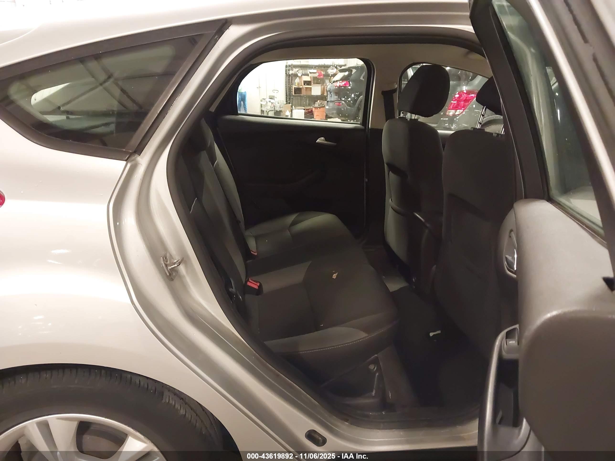 FORD FOCUS image 5