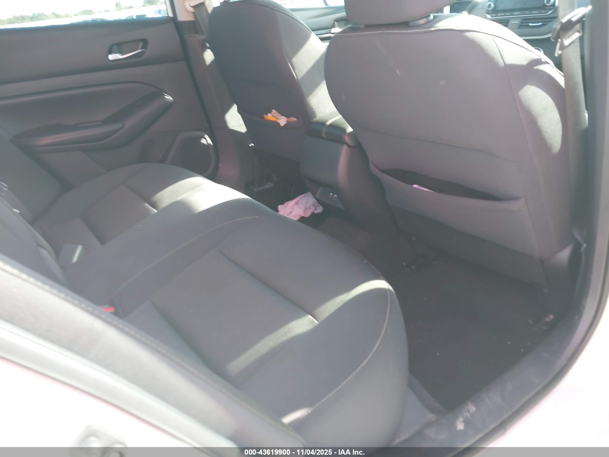 NISSAN ALTIMA image 8