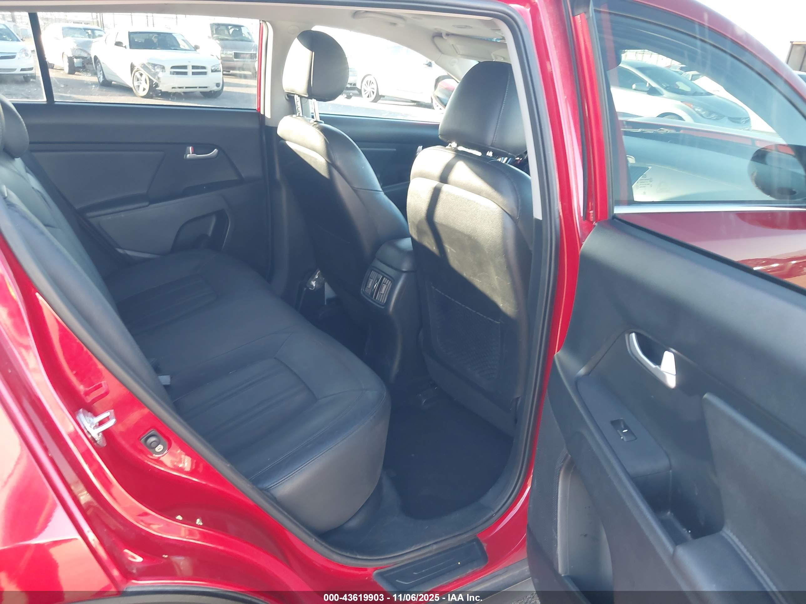 KIA SPORTAGE image 8