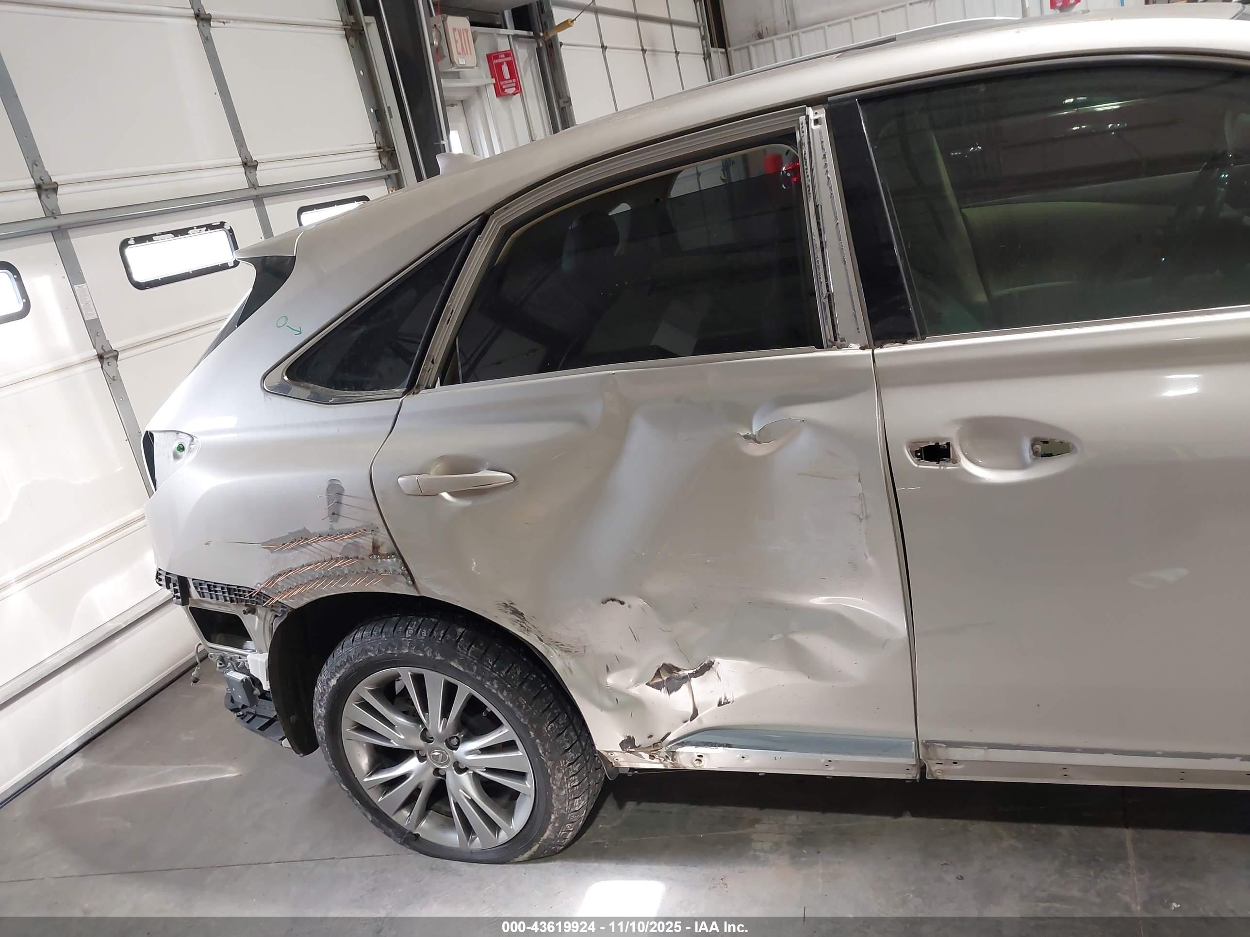 LEXUS RX image 6