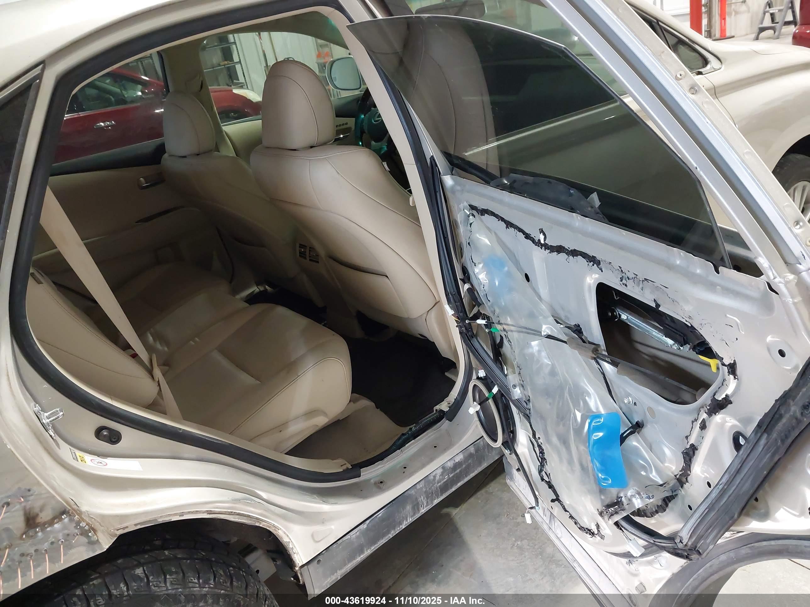 LEXUS RX image 8