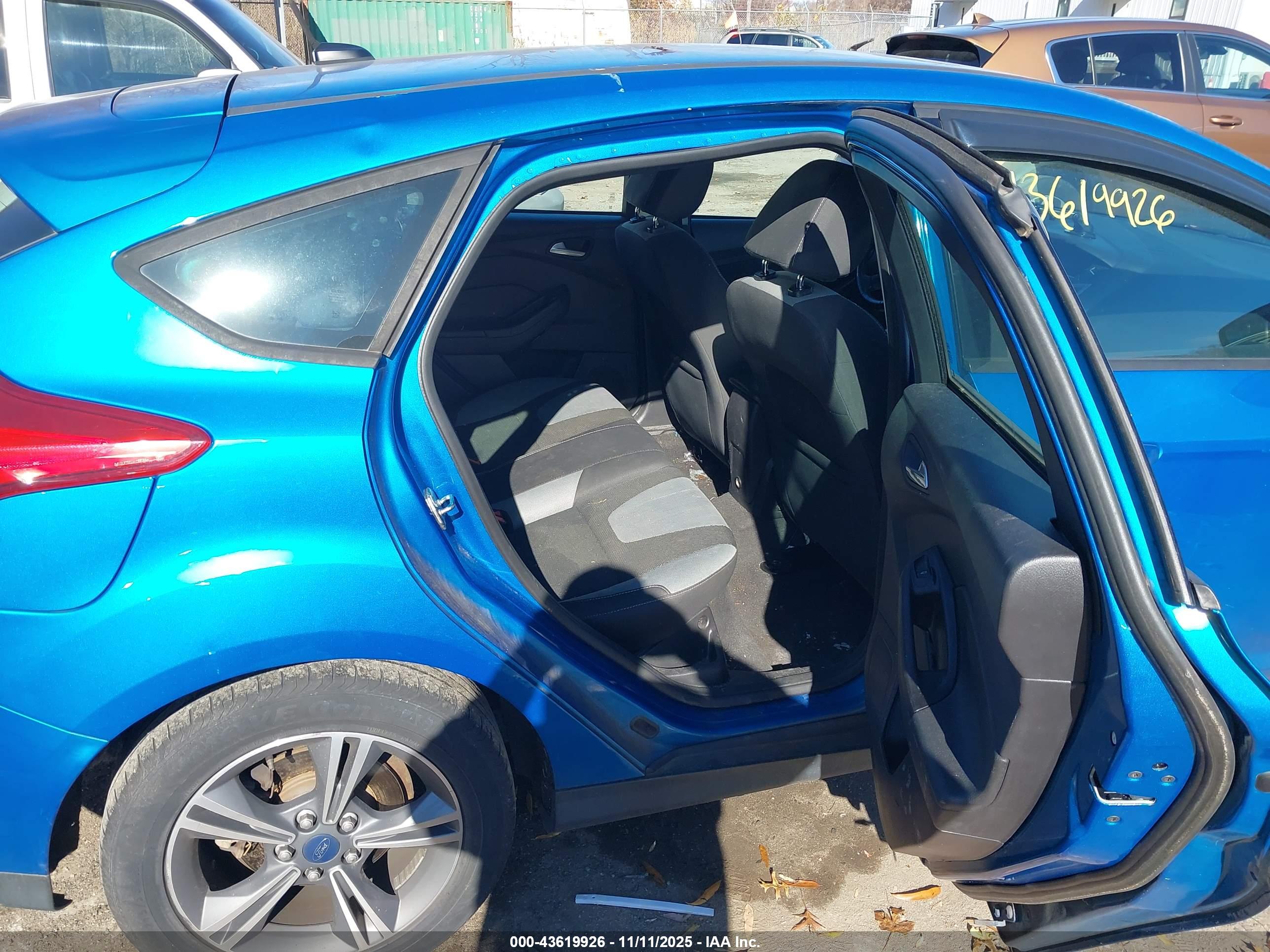 FORD FOCUS image 8