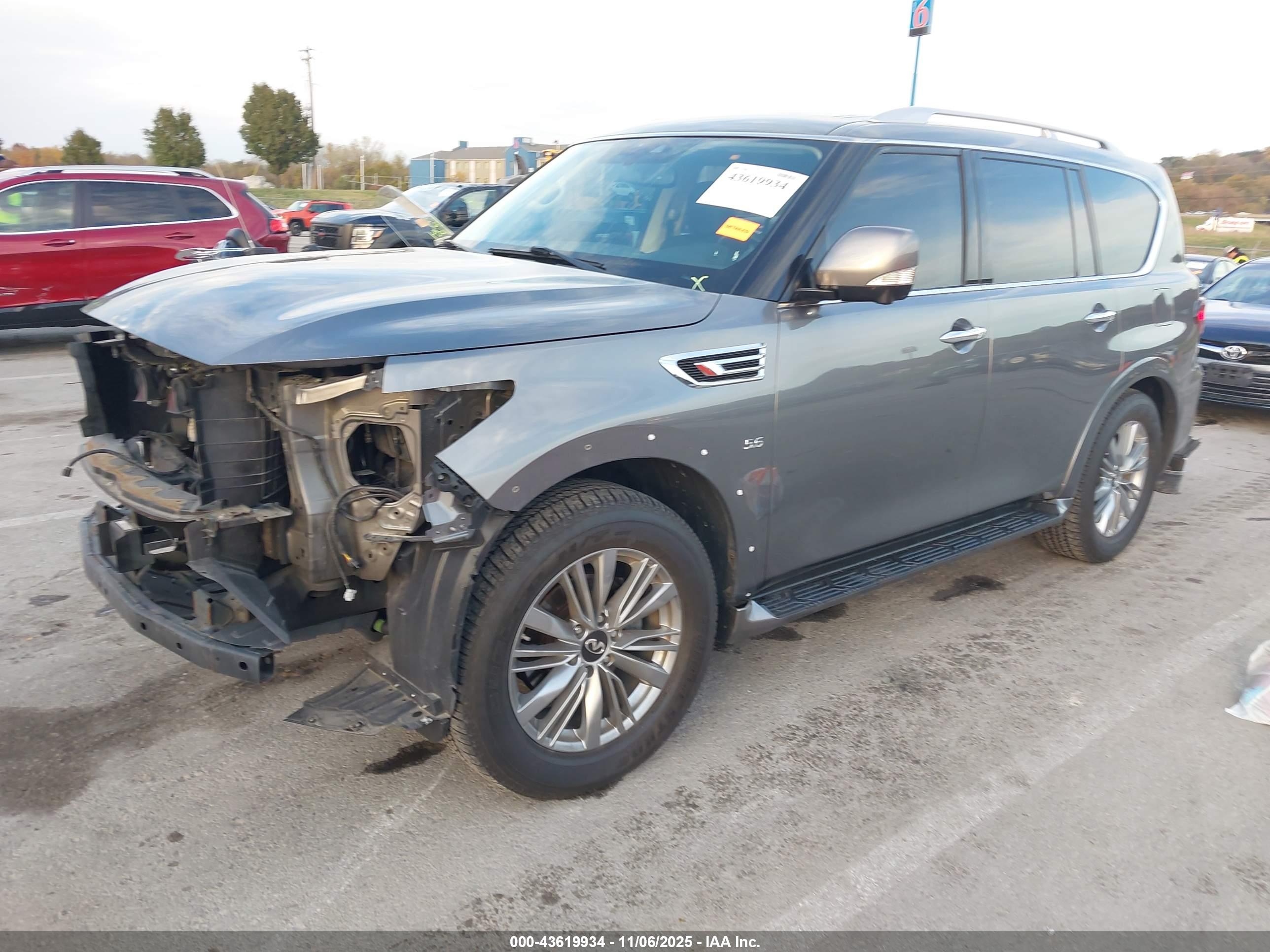 INFINITI QX80 image 2