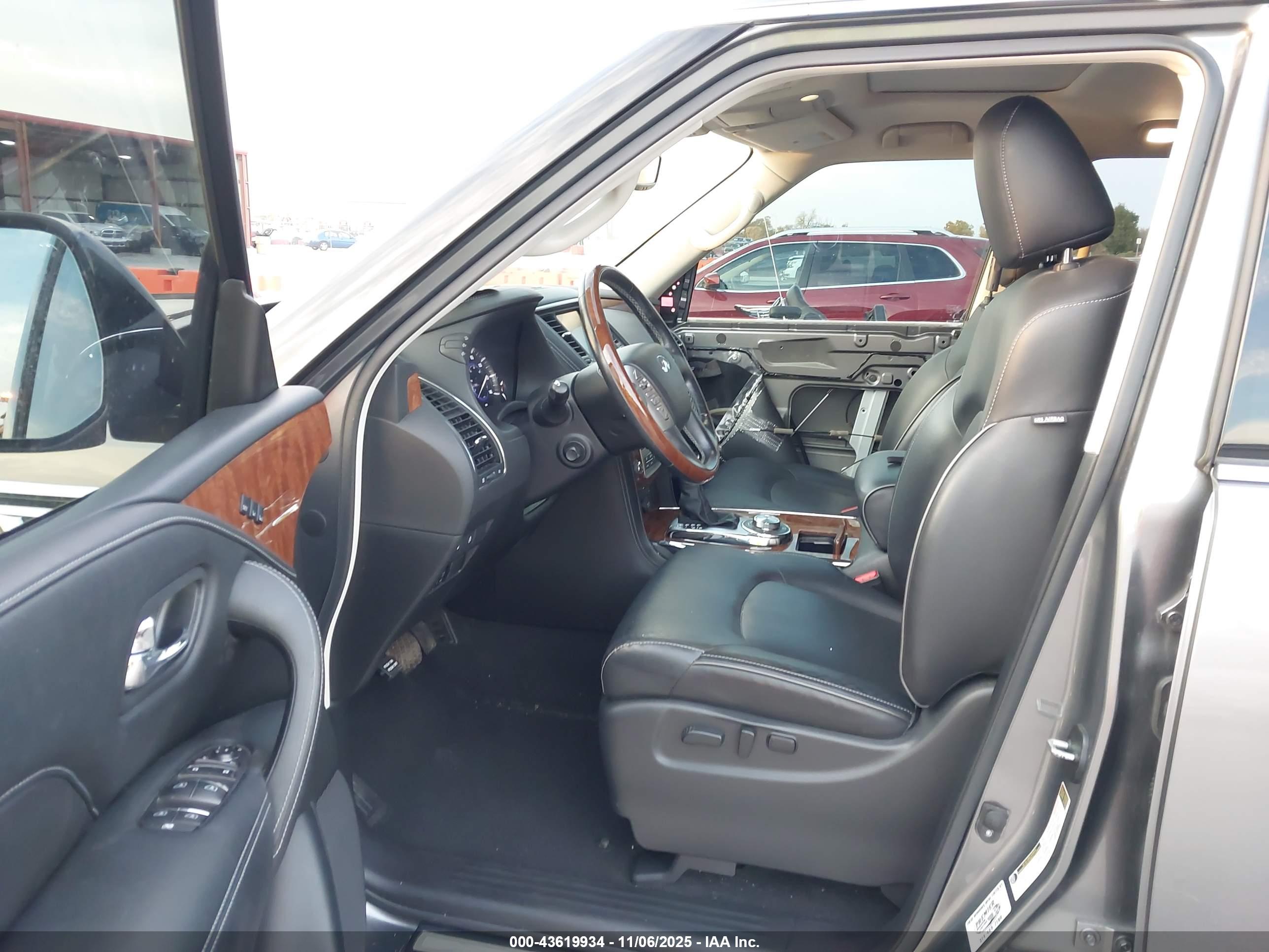INFINITI QX80 image 5