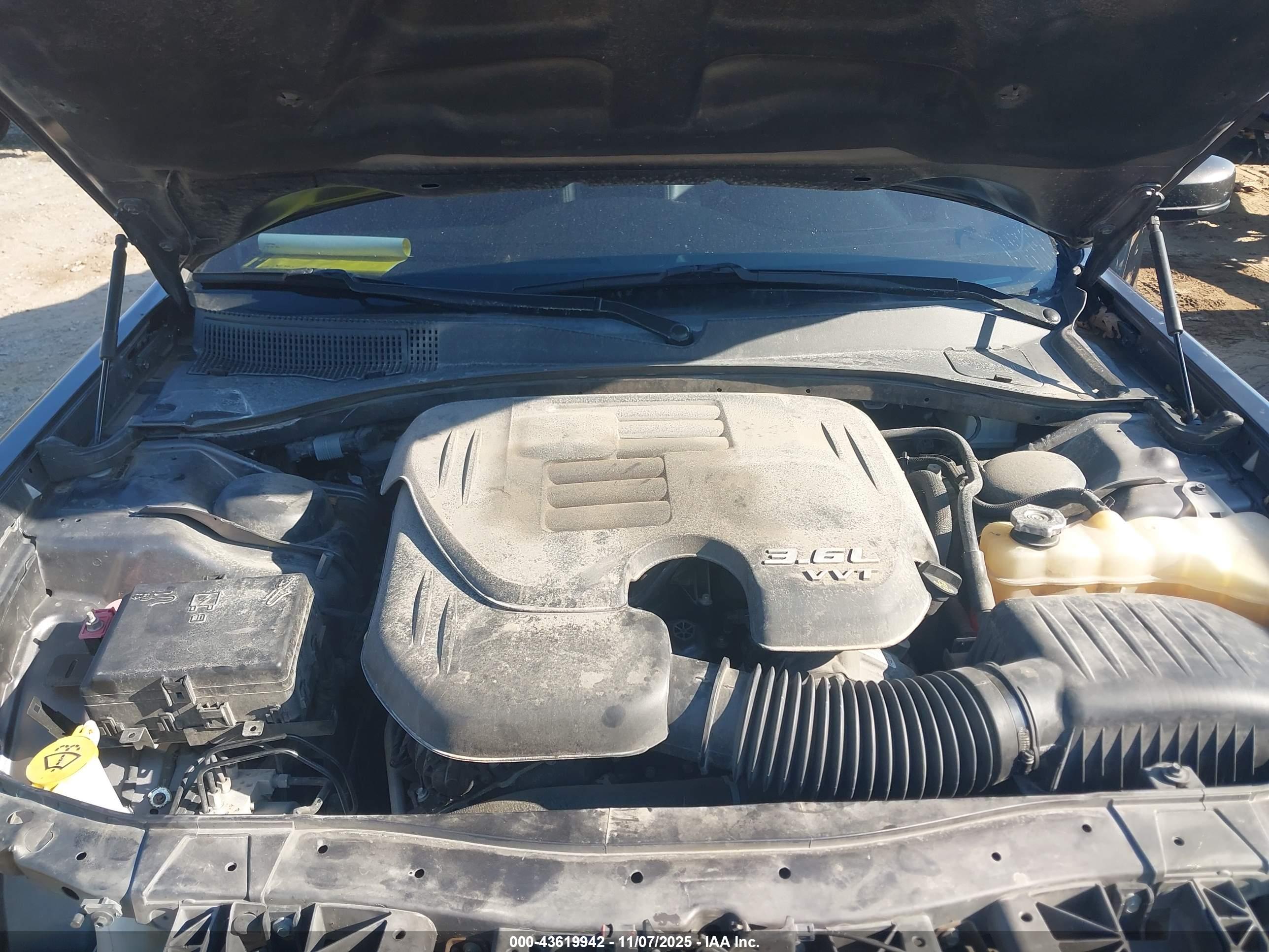 CHRYSLER 300 image 10