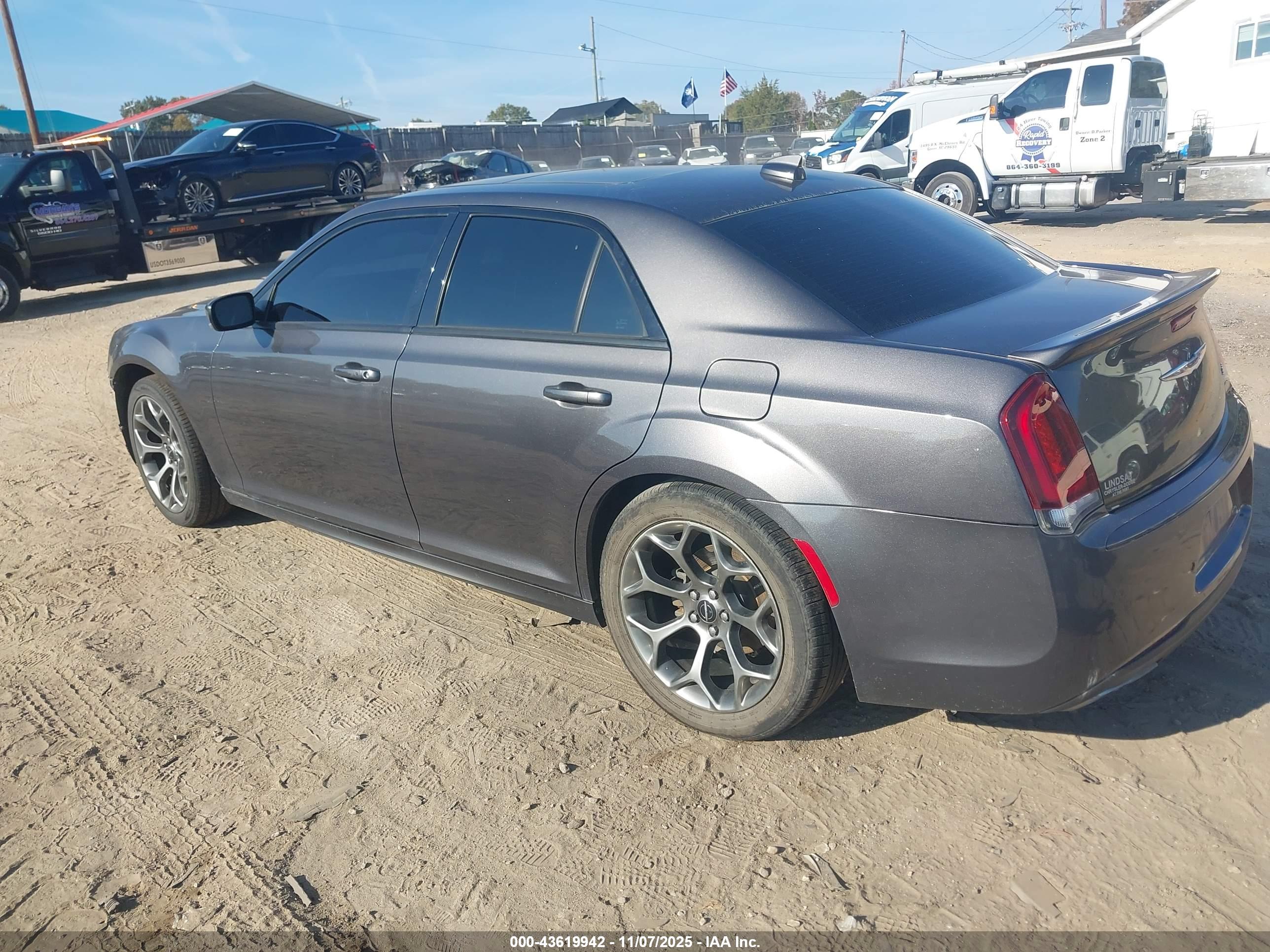 CHRYSLER 300 image 3