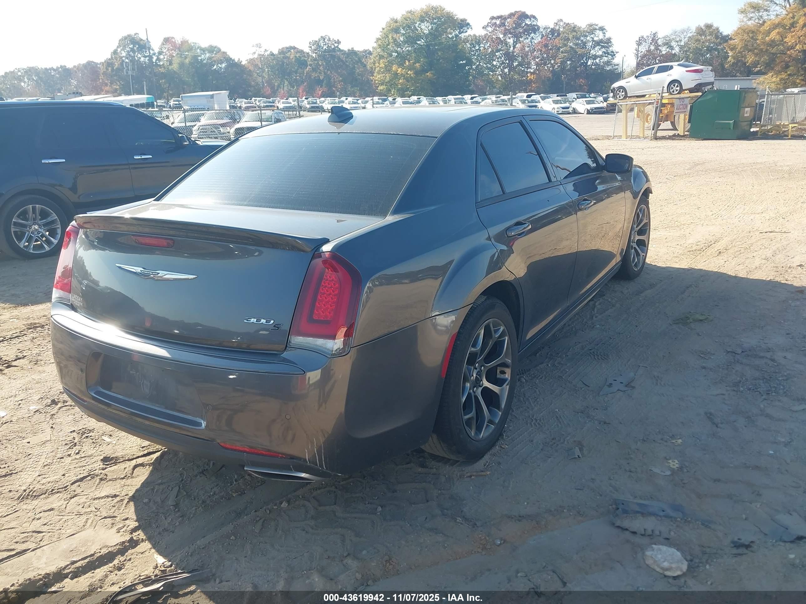 CHRYSLER 300 image 4