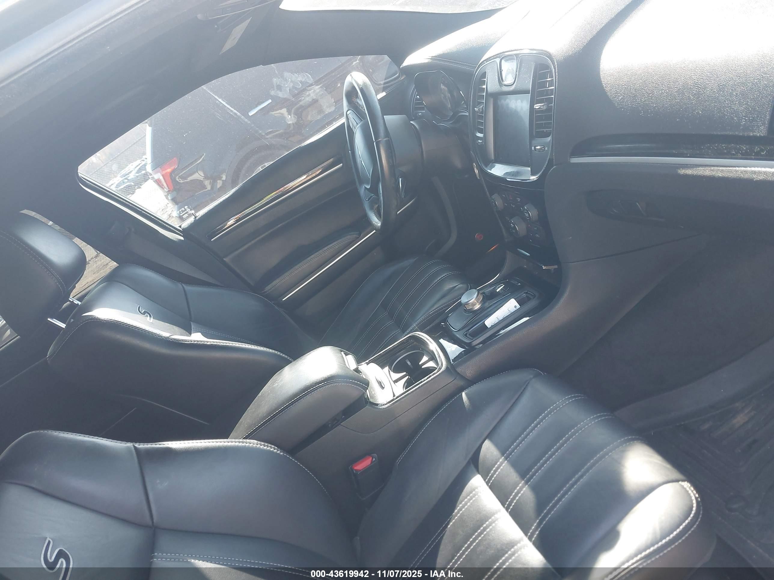 CHRYSLER 300 image 5