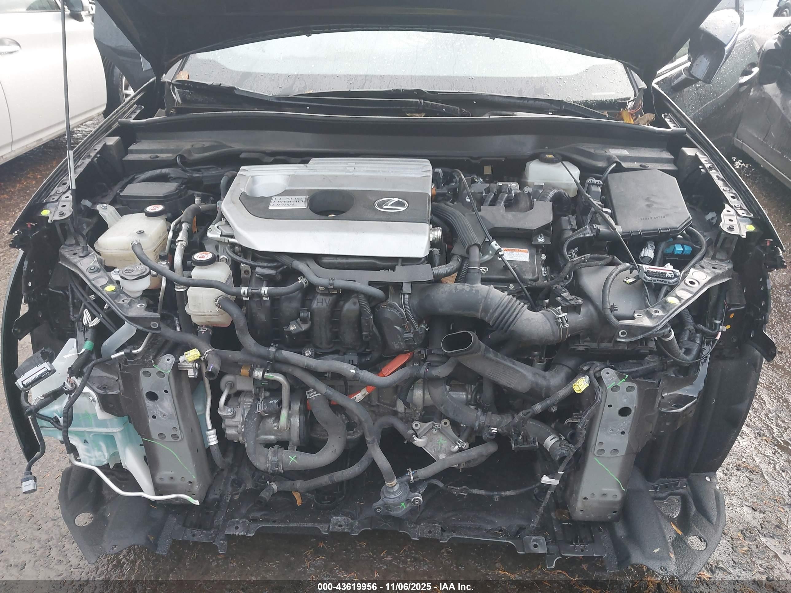 LEXUS UX image 10