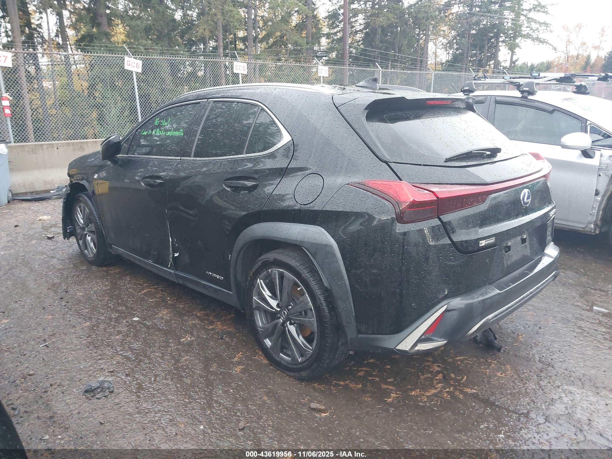 LEXUS UX image 3