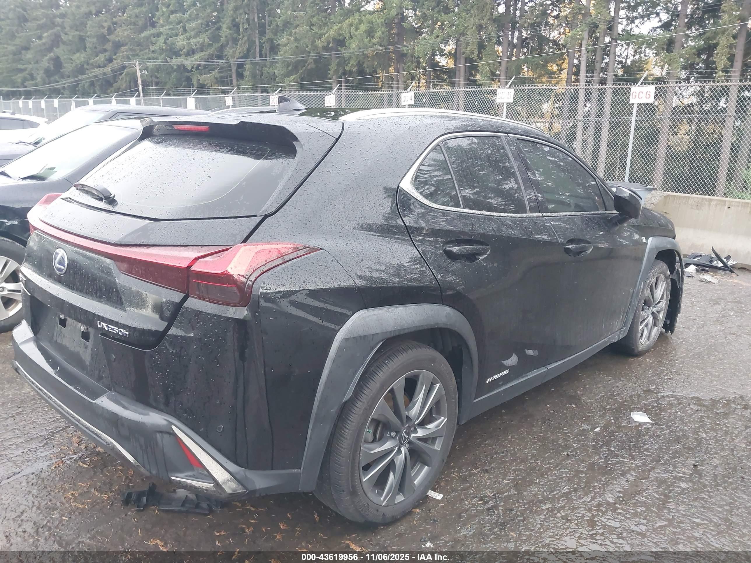 LEXUS UX image 4