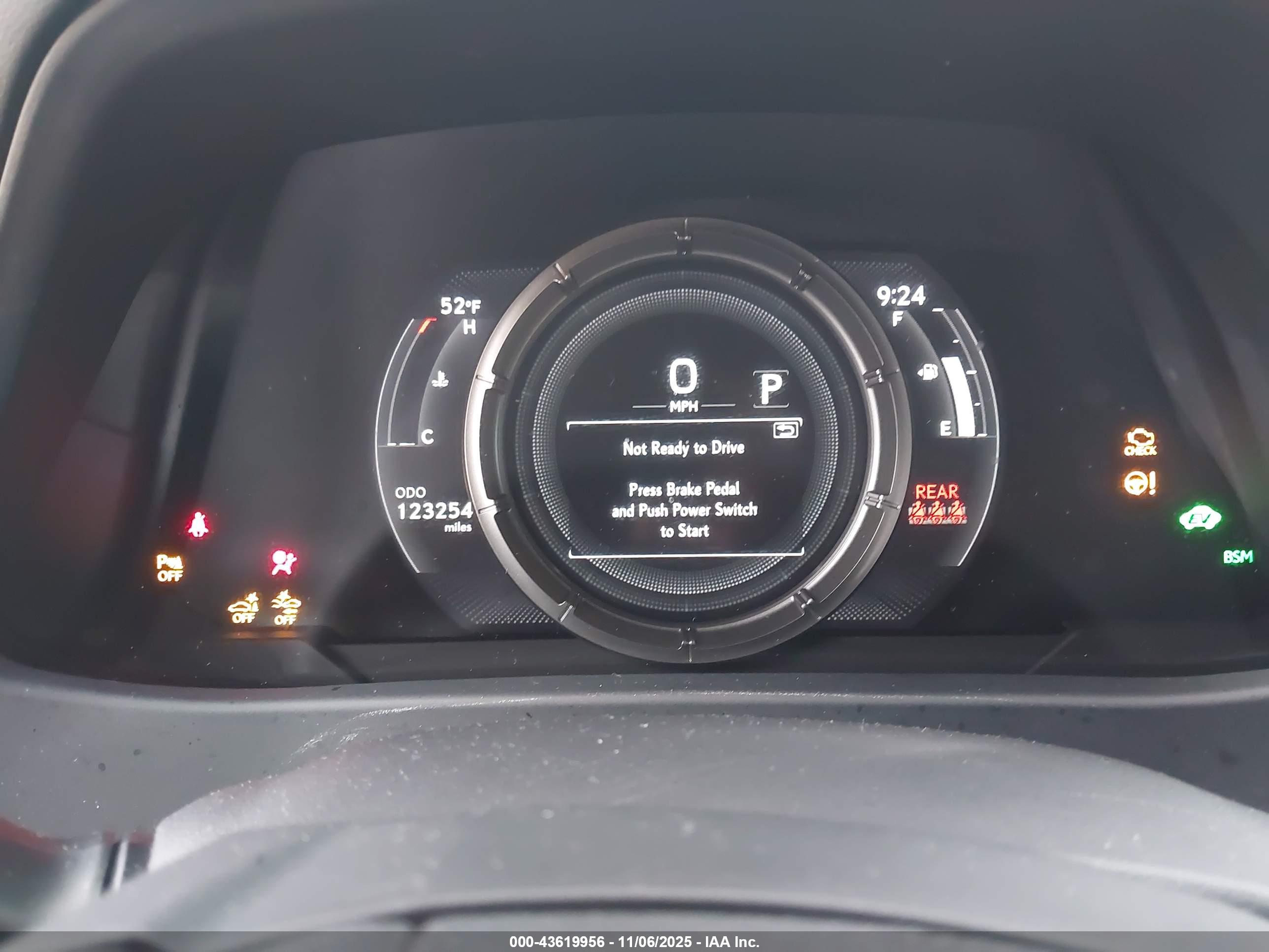 LEXUS UX image 7