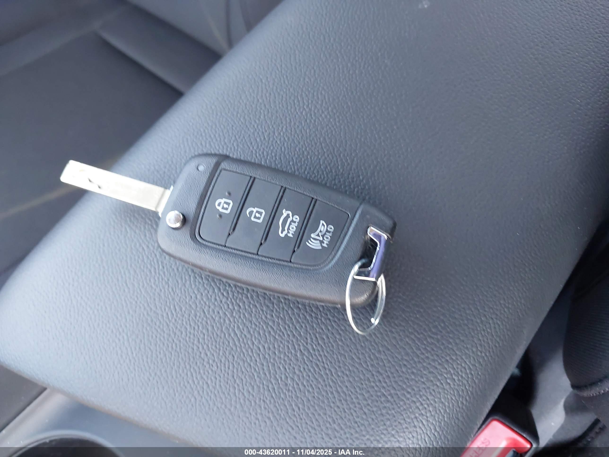 HYUNDAI ELANTRA image 11