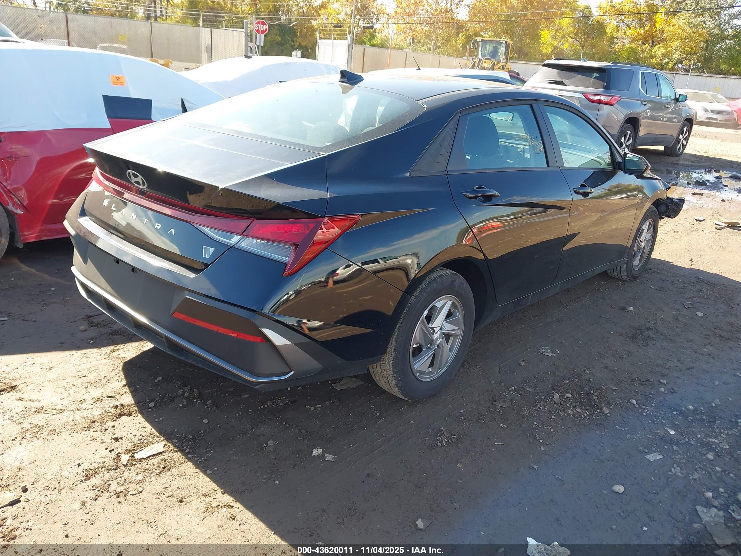 HYUNDAI ELANTRA image 4