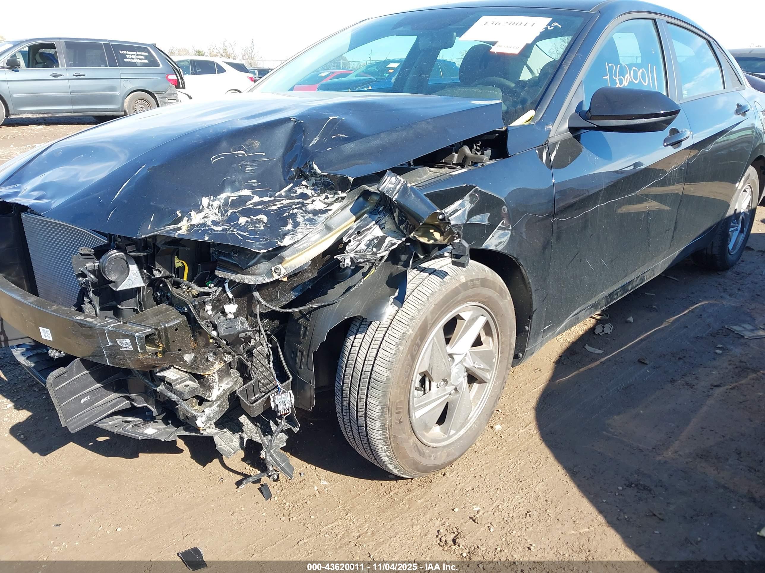 HYUNDAI ELANTRA image 6