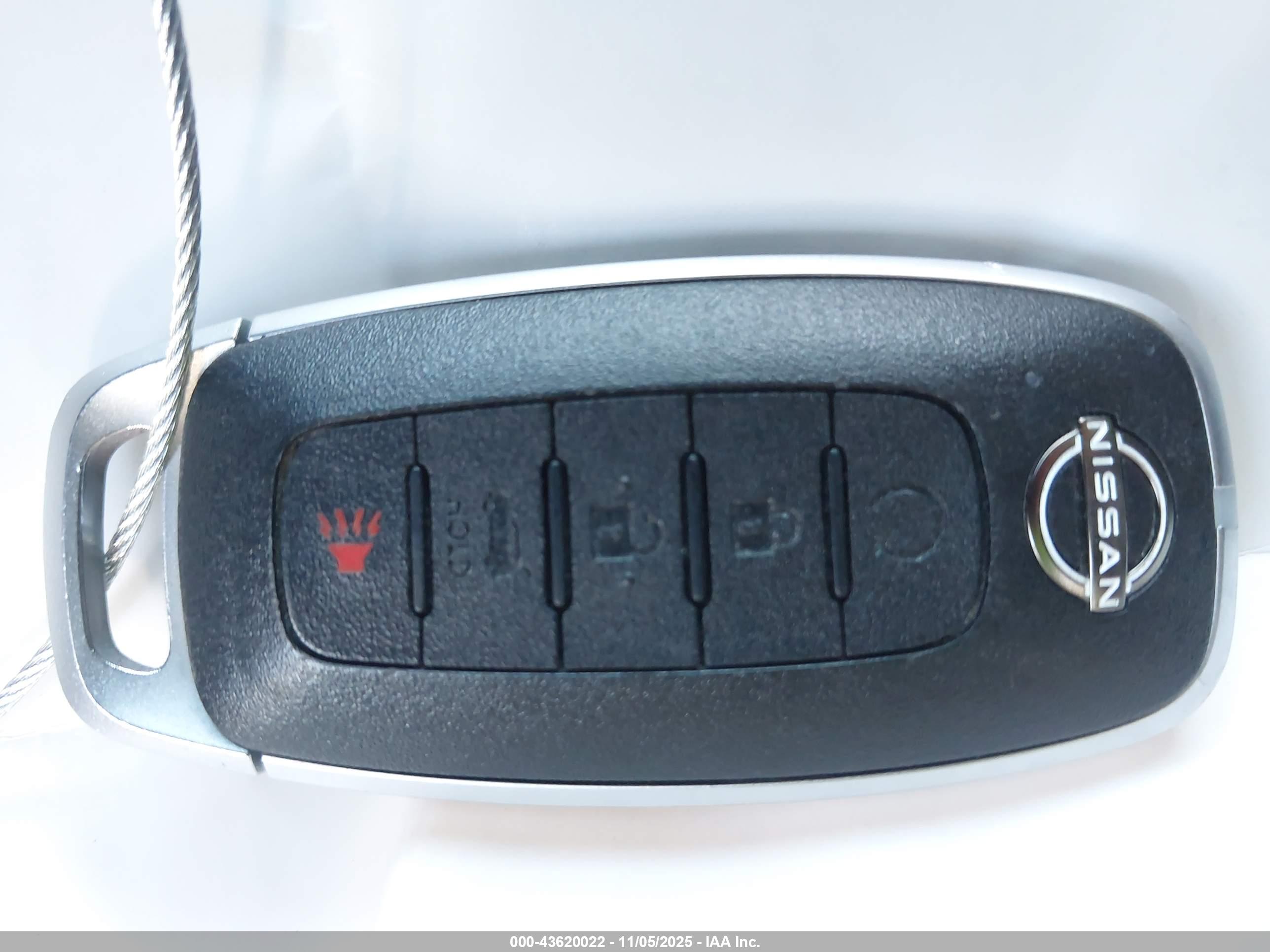 NISSAN ROGUE image 11
