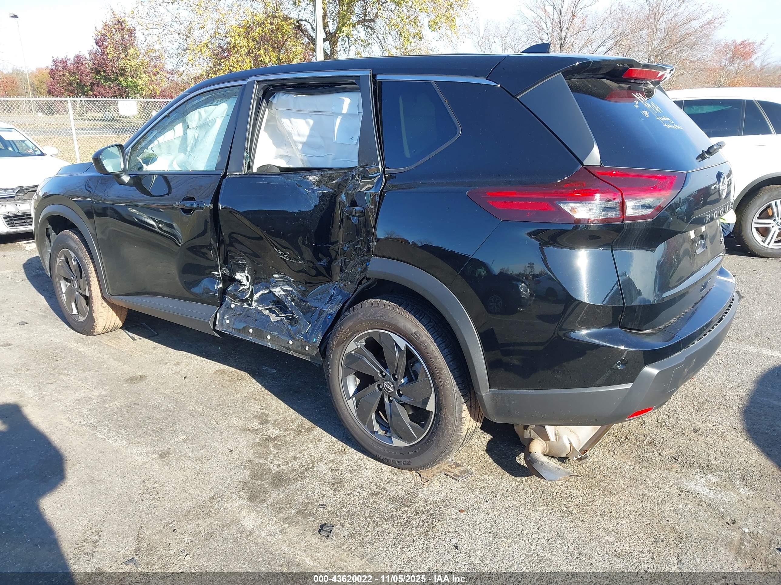 NISSAN ROGUE image 3