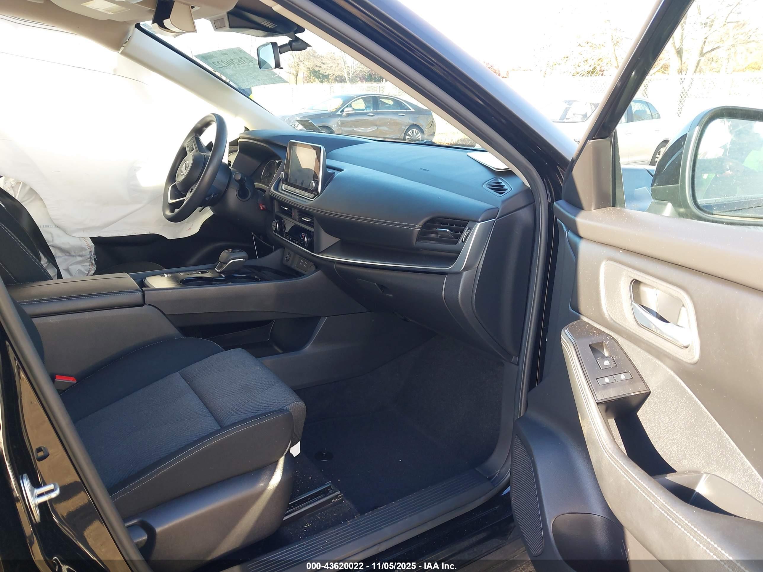 NISSAN ROGUE image 5