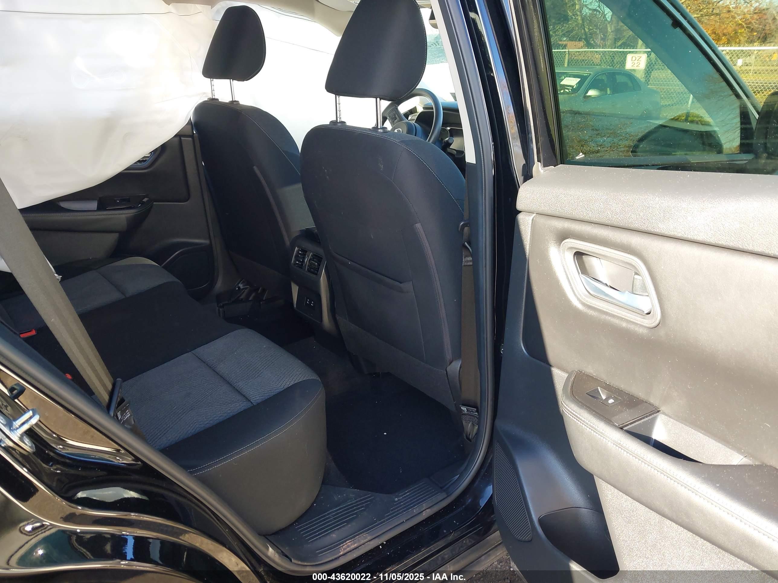 NISSAN ROGUE image 8
