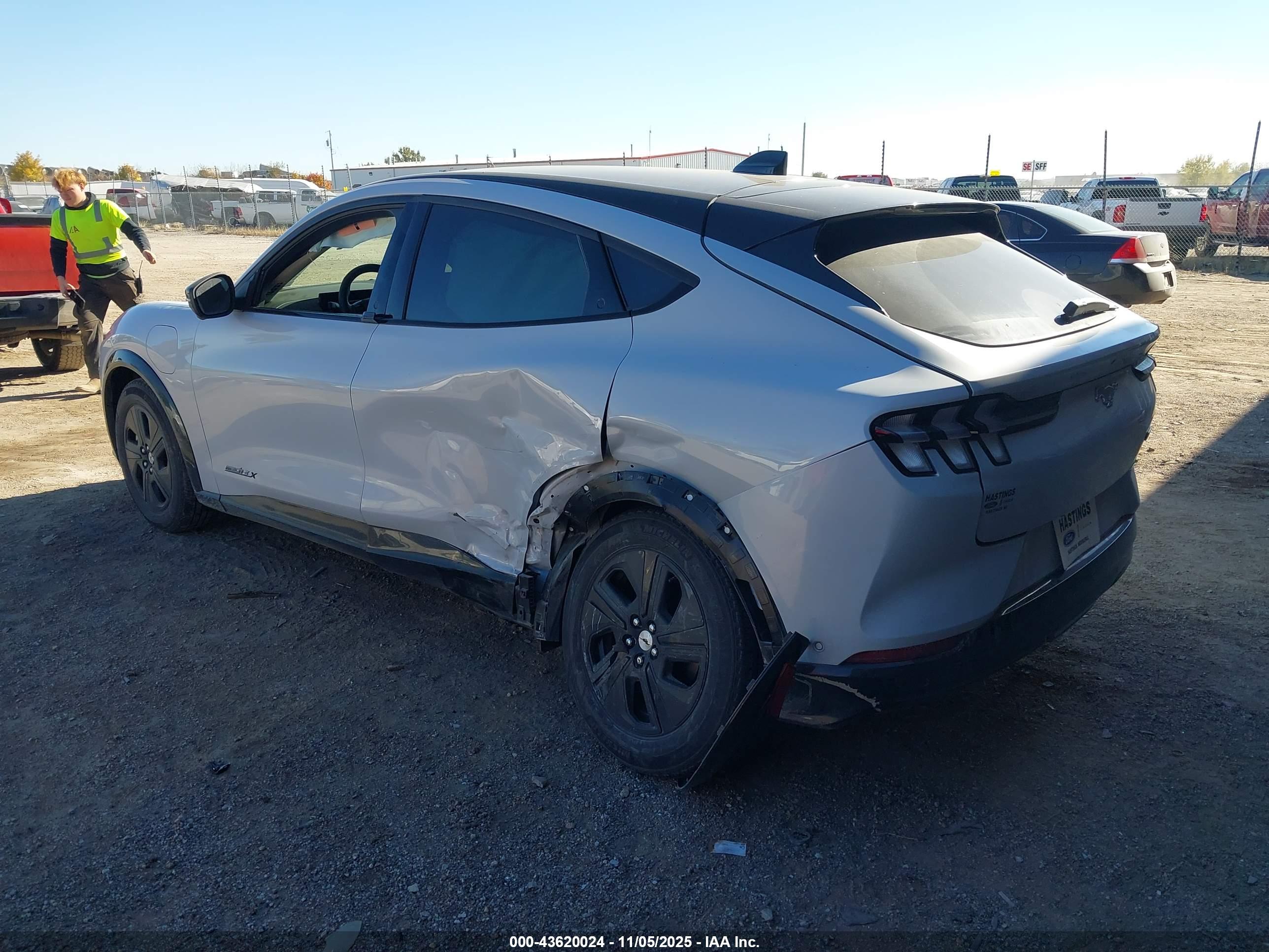 FORD MUSTANG image 3