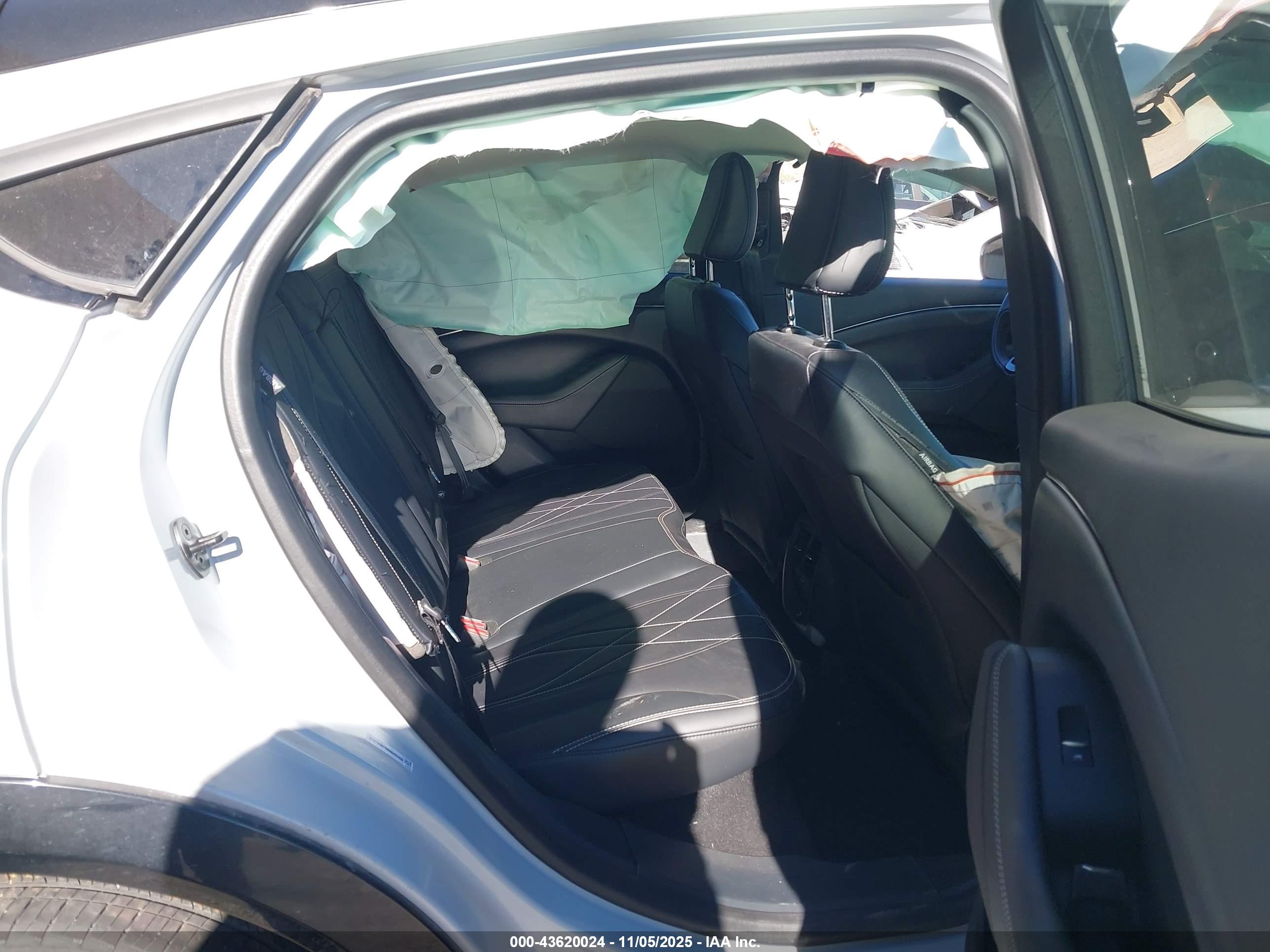 FORD MUSTANG image 8