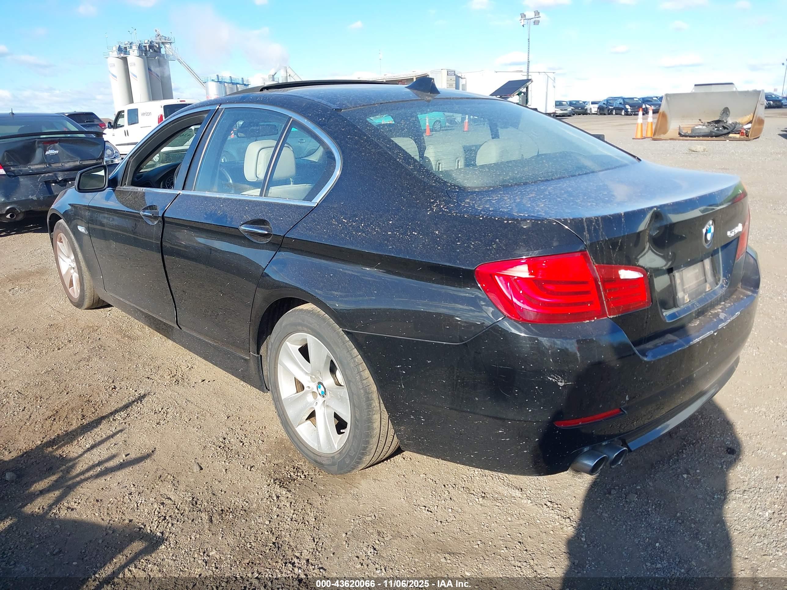BMW 528I image 3