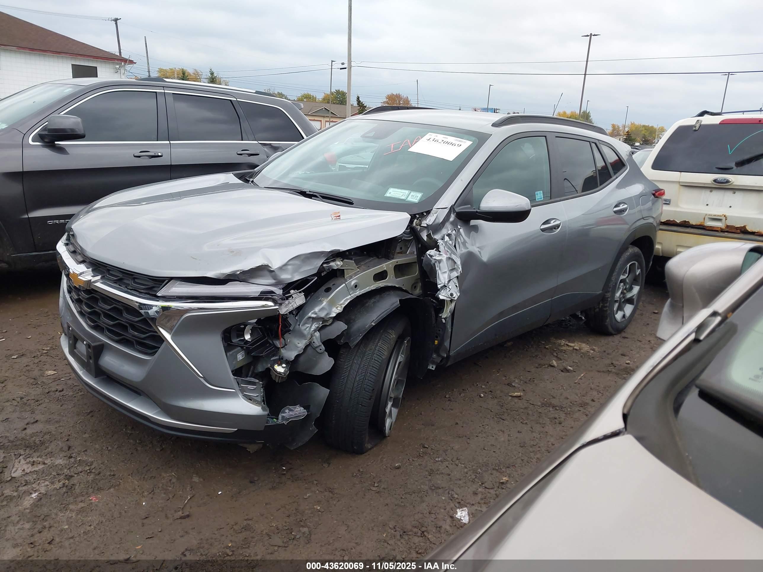 CHEVROLET TRAX image 2