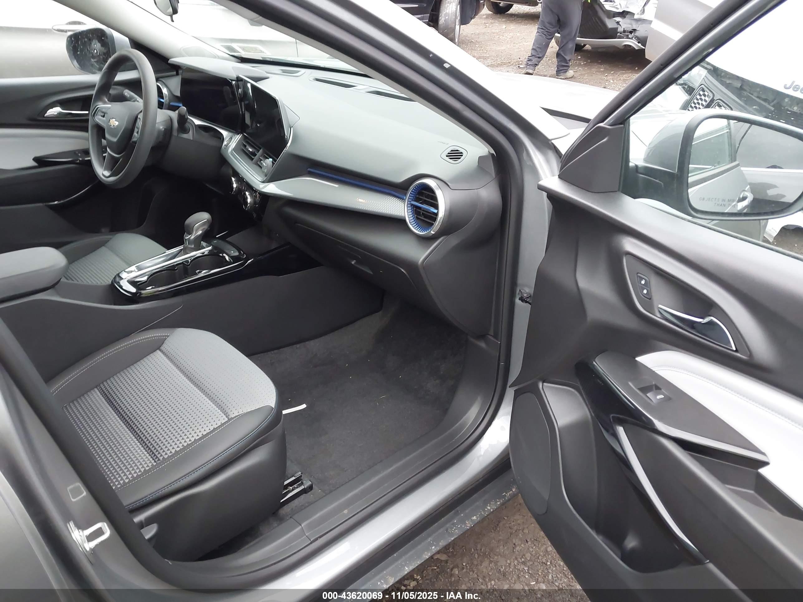 CHEVROLET TRAX image 5