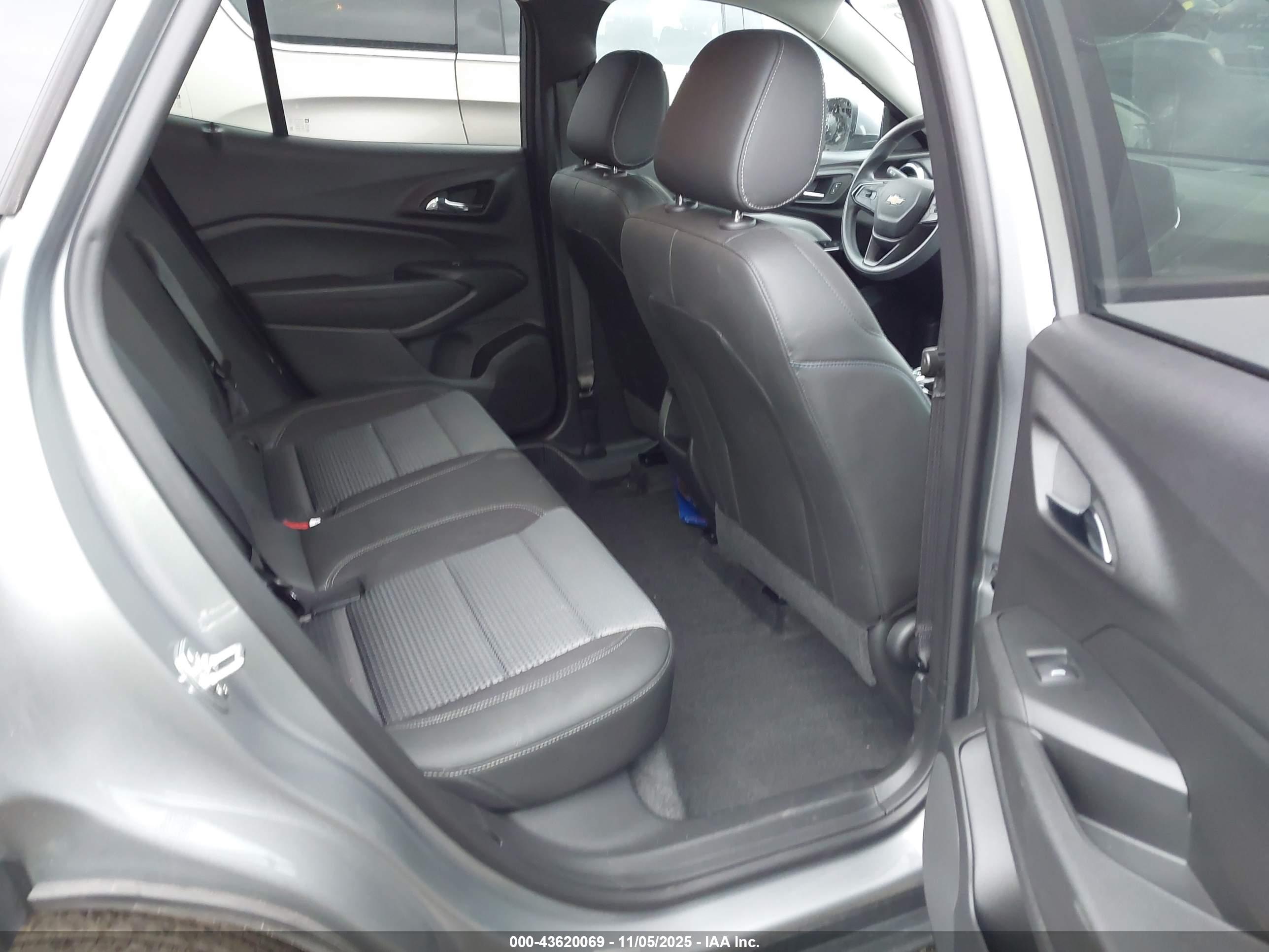 CHEVROLET TRAX image 8