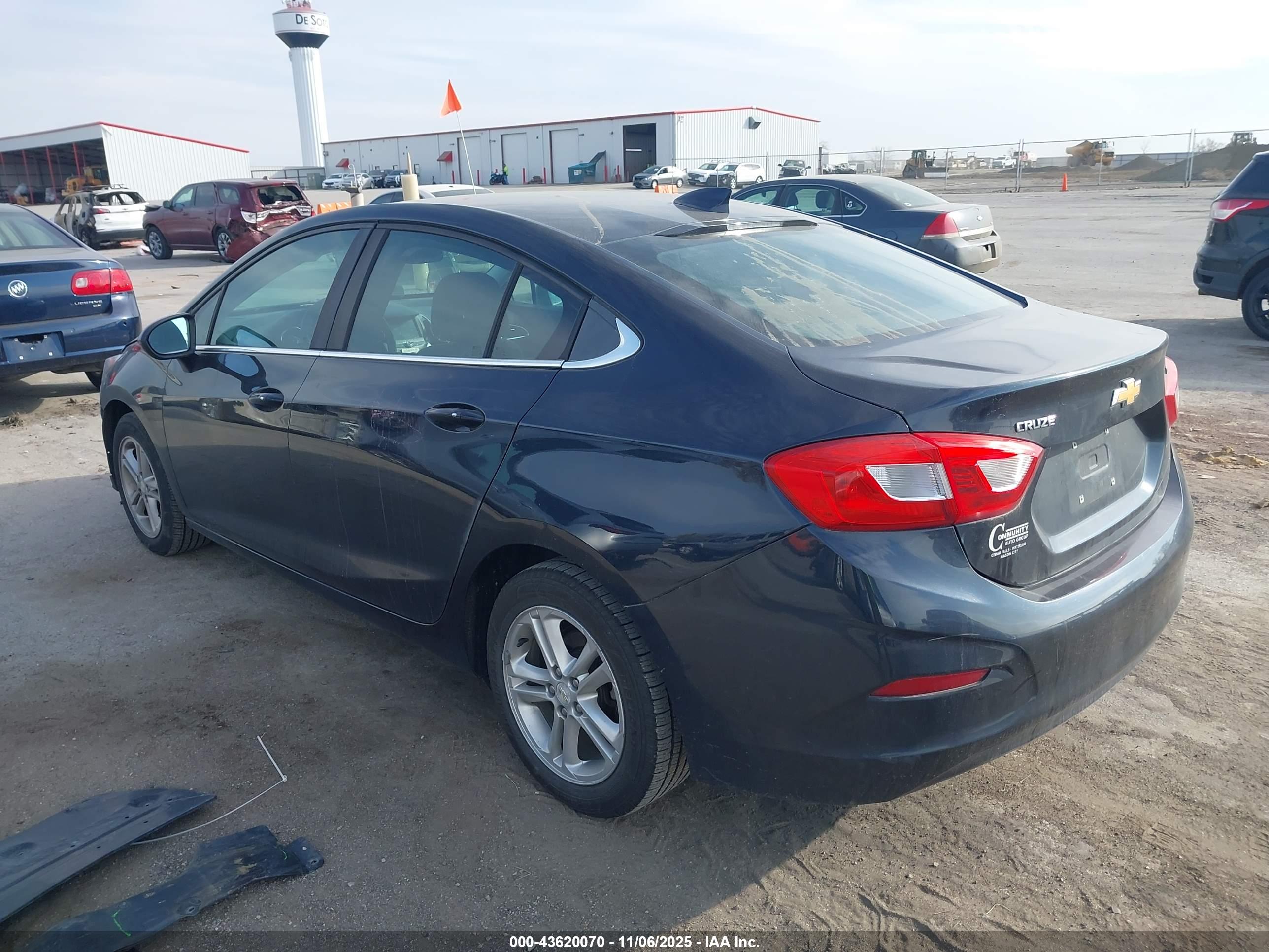 CHEVROLET CRUZE image 3