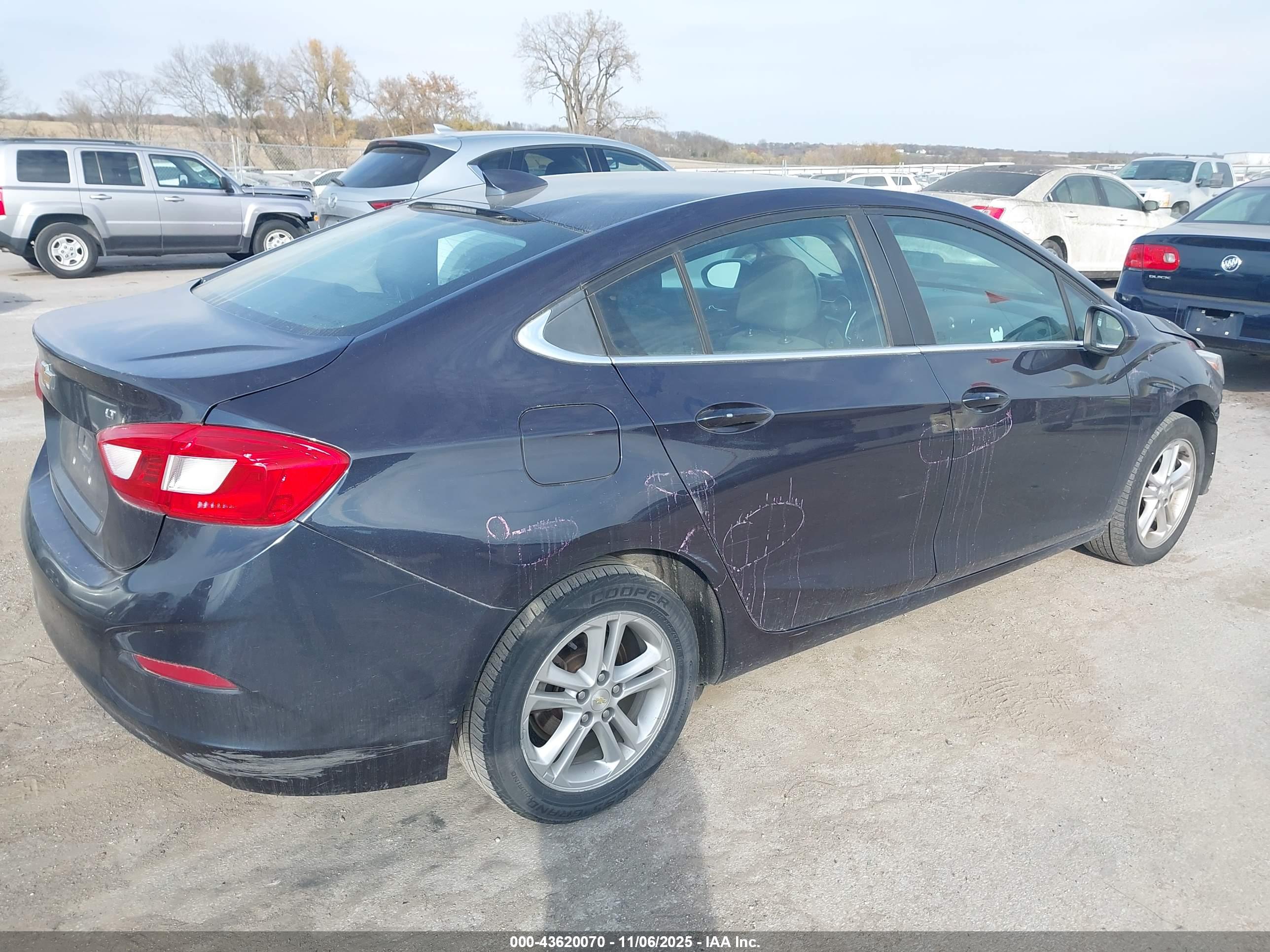 CHEVROLET CRUZE image 4