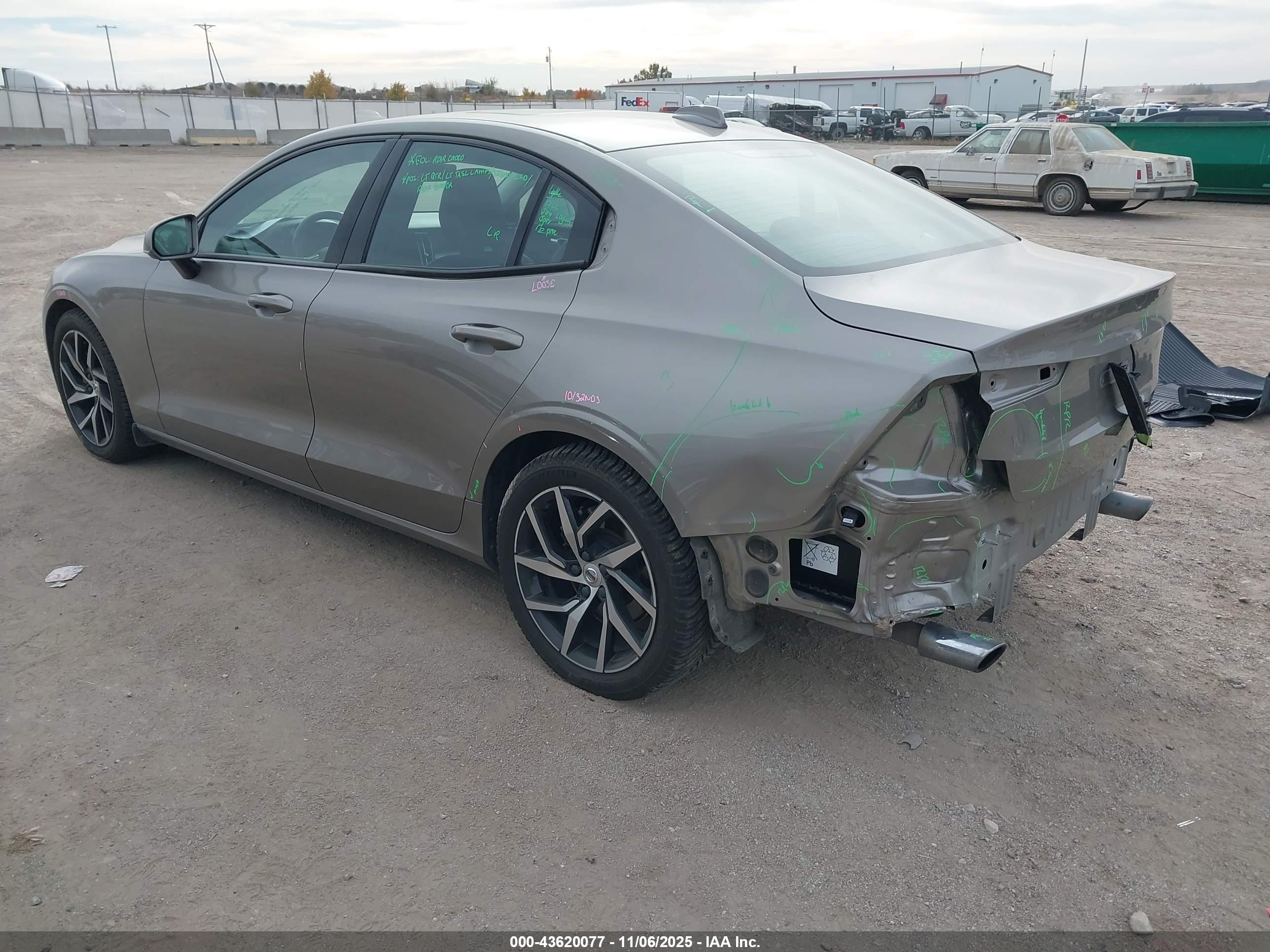 VOLVO S60 image 3