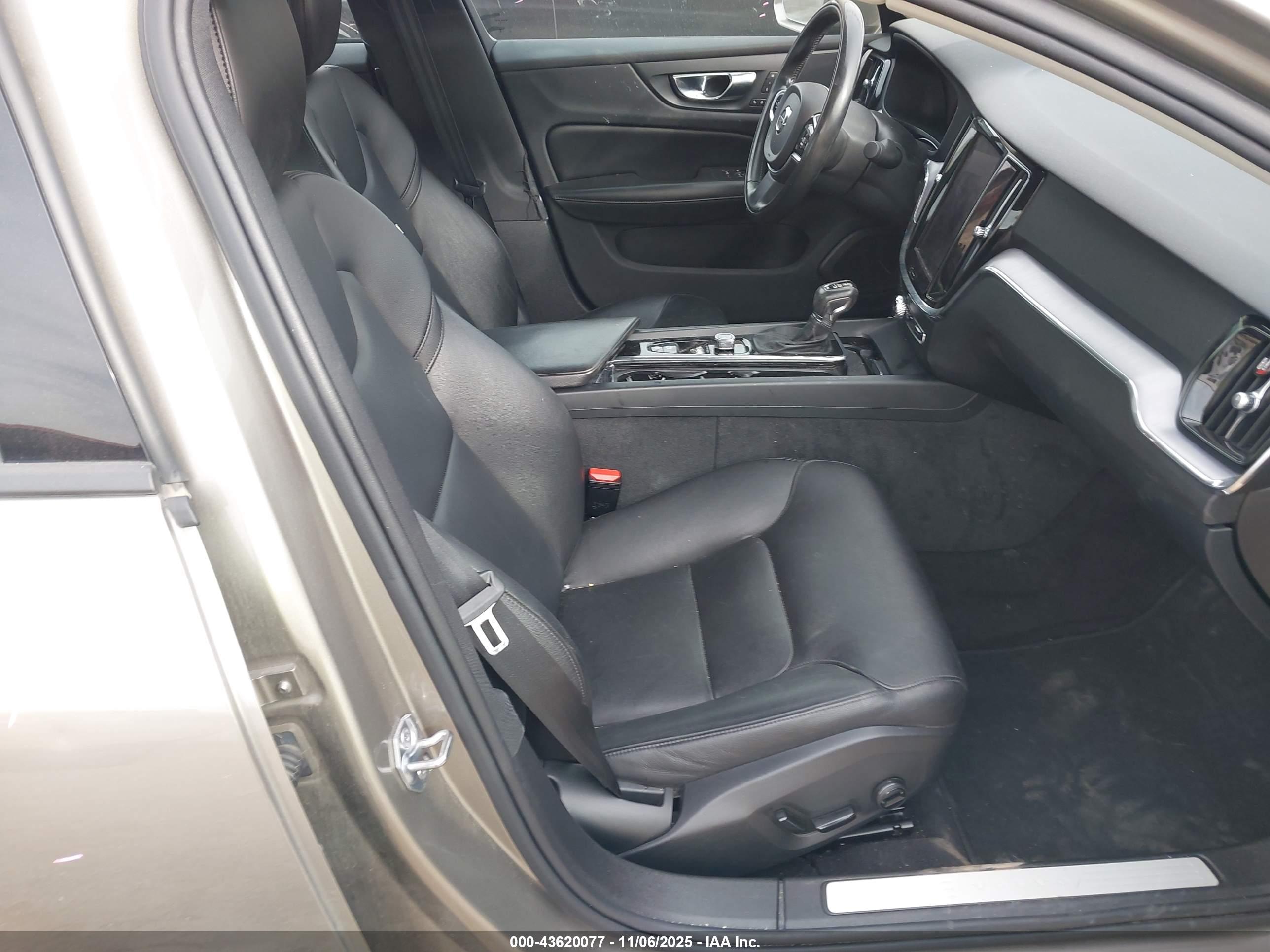 VOLVO S60 image 5