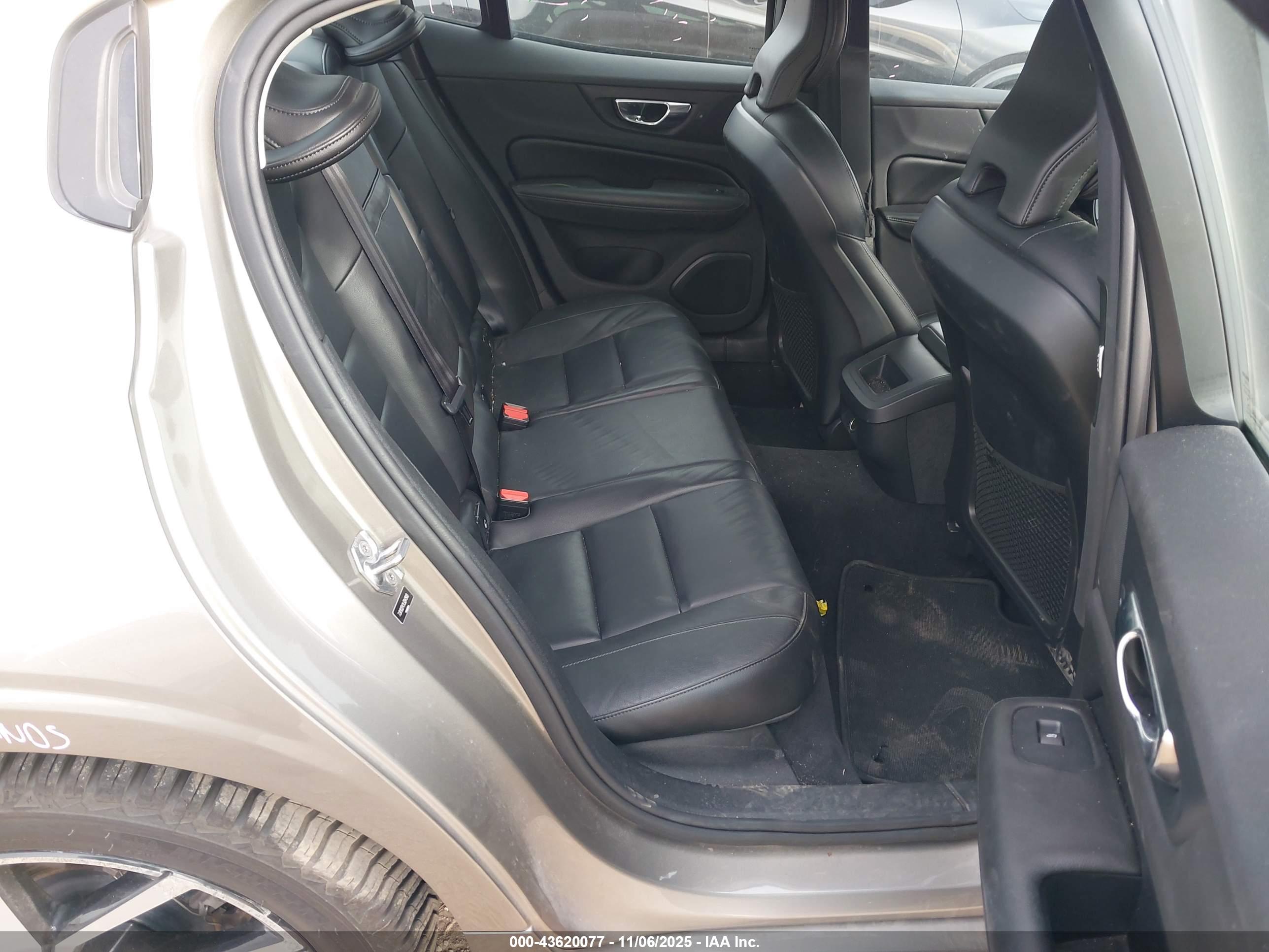 VOLVO S60 image 8
