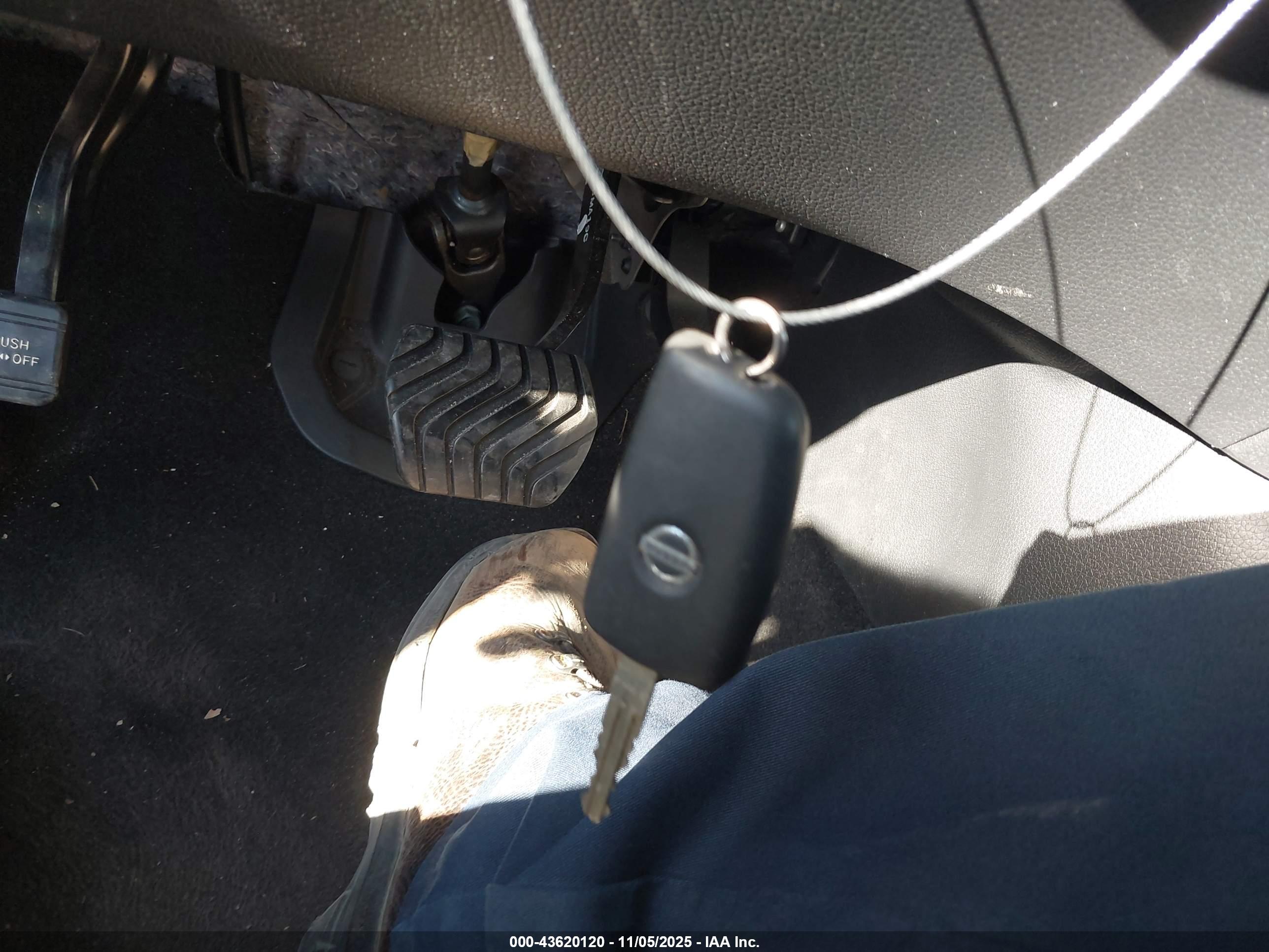 NISSAN ROGUE image 11