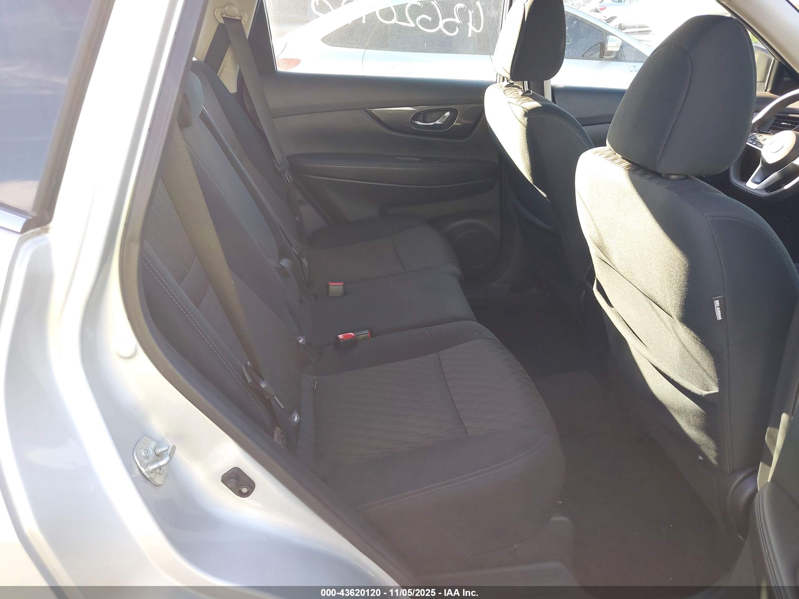 NISSAN ROGUE image 8