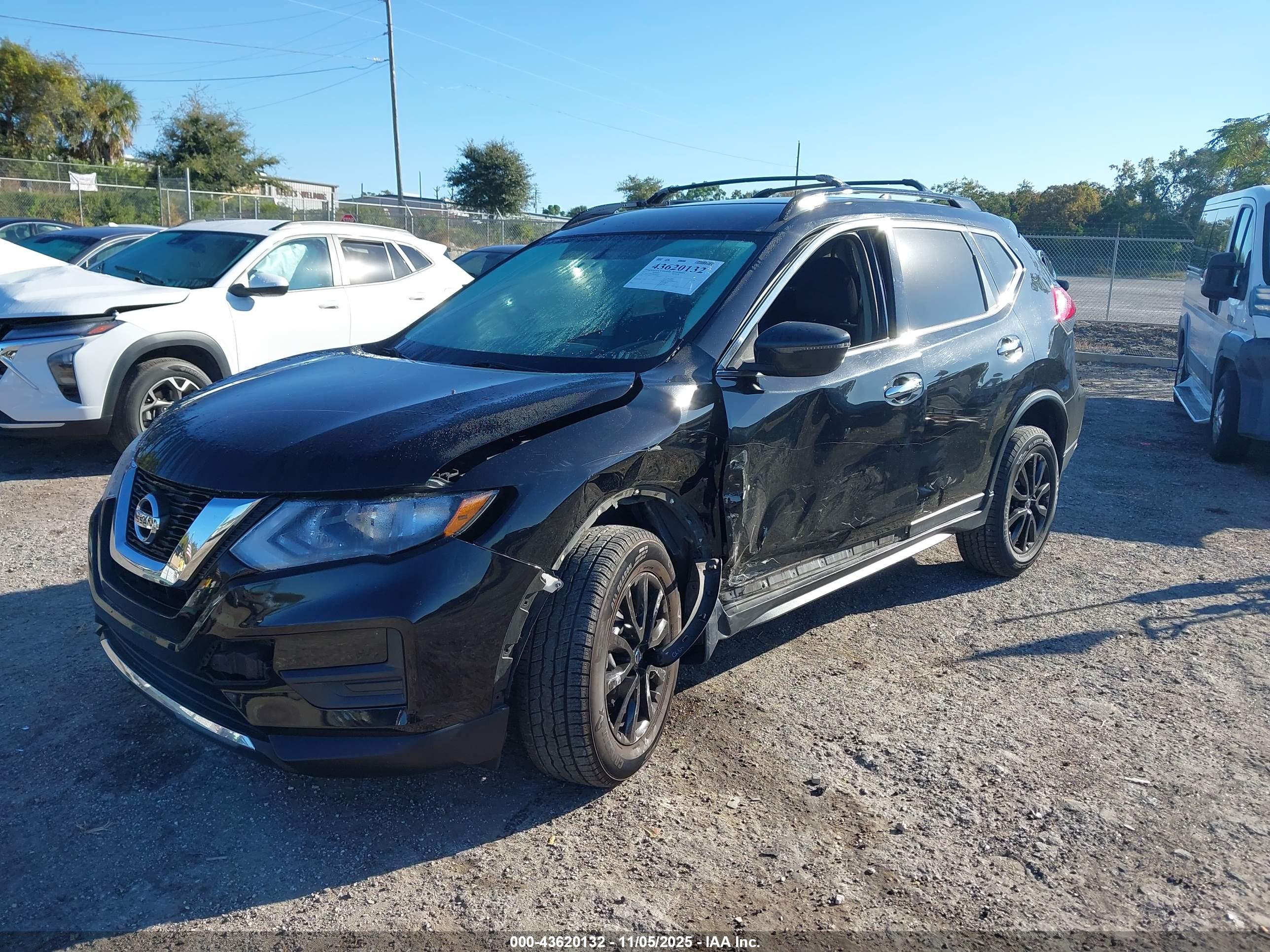 NISSAN ROGUE image 2